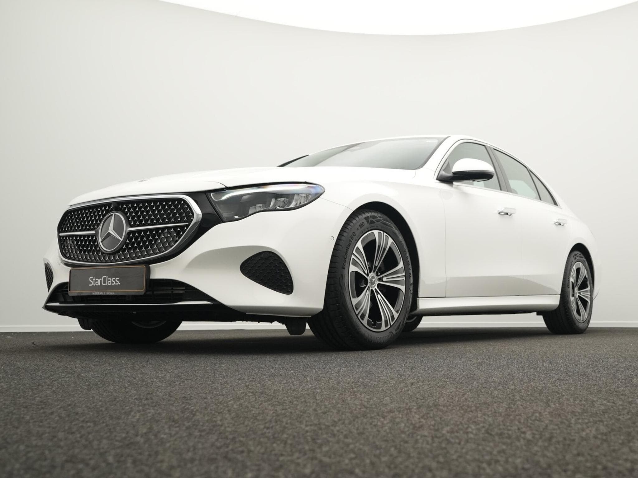 Mercedes E 200 Avantgarde LED+Kamera+Totw+MBUX (2025) - Foto 10