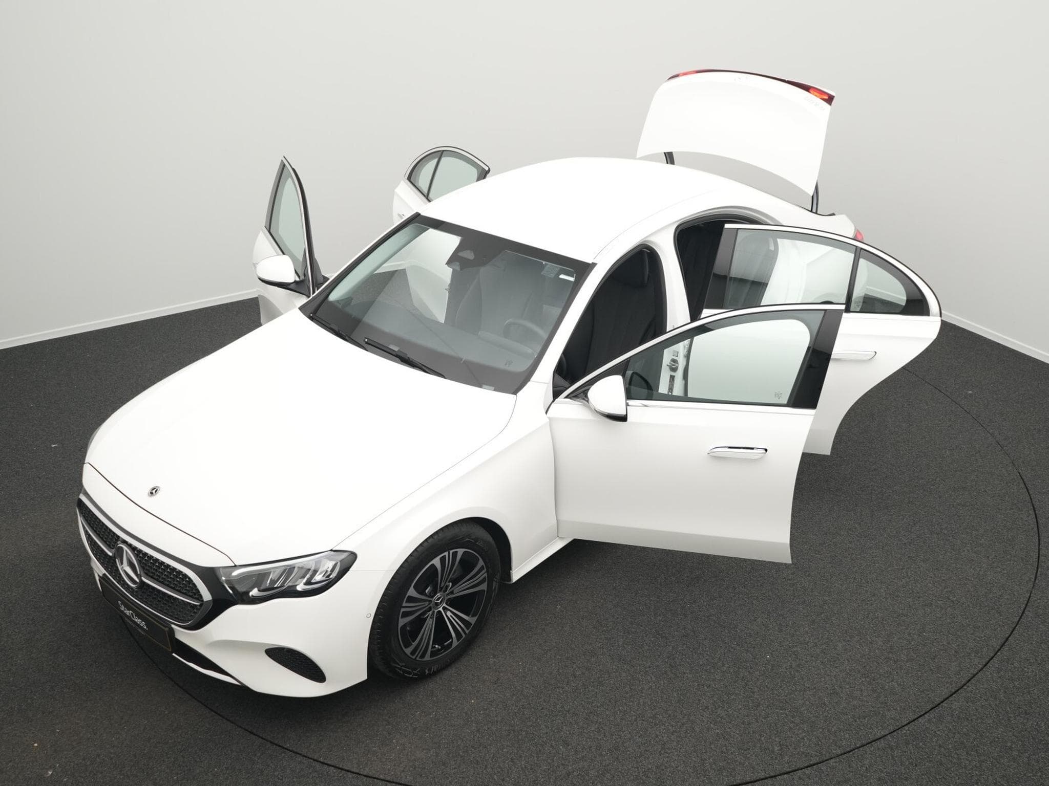 Mercedes E 200 Avantgarde LED+Kamera+Totw+MBUX (2025) - Foto 14