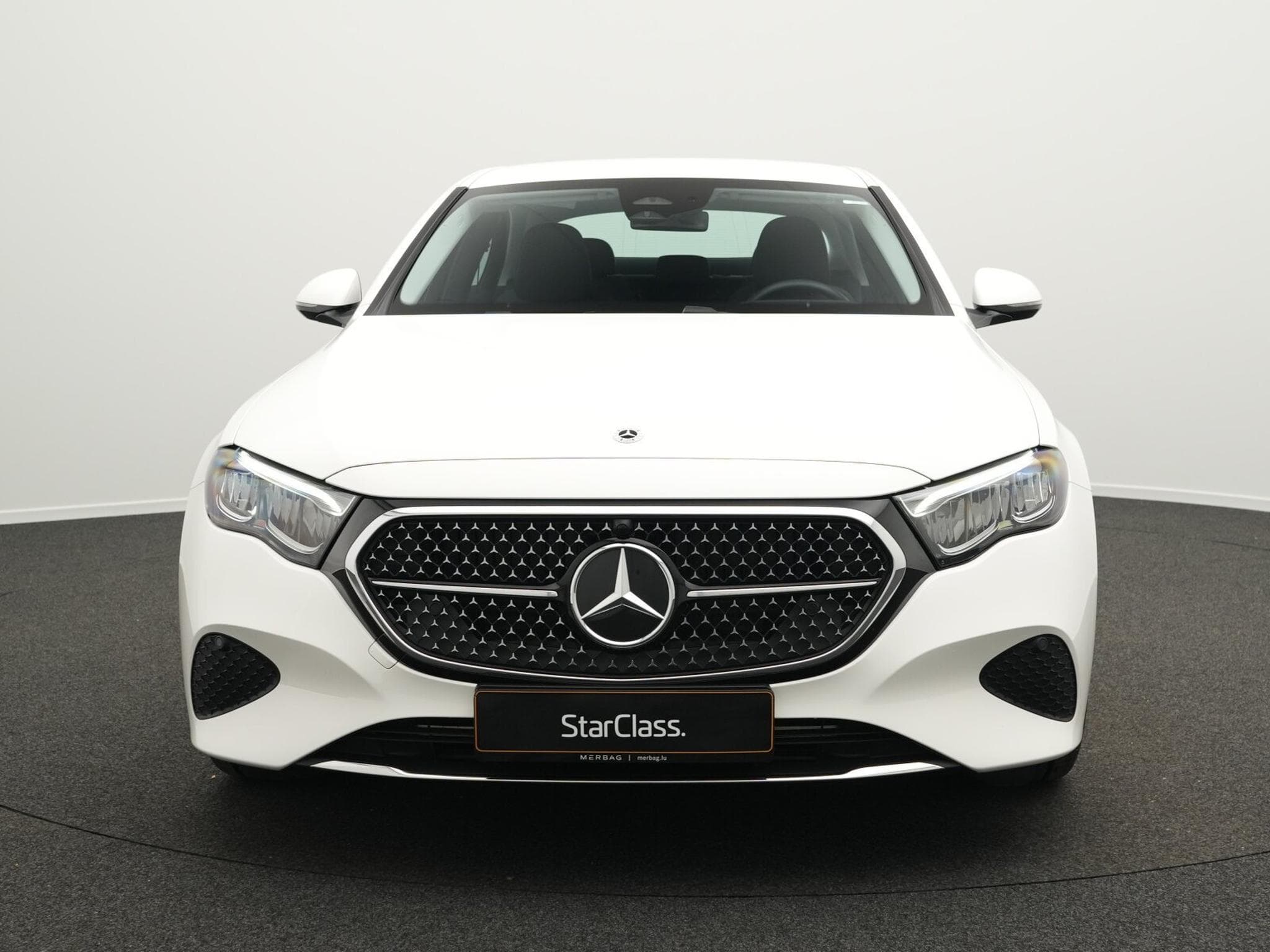 Mercedes E 200 Avantgarde LED+Kamera+Totw+MBUX (2025) - Foto 2