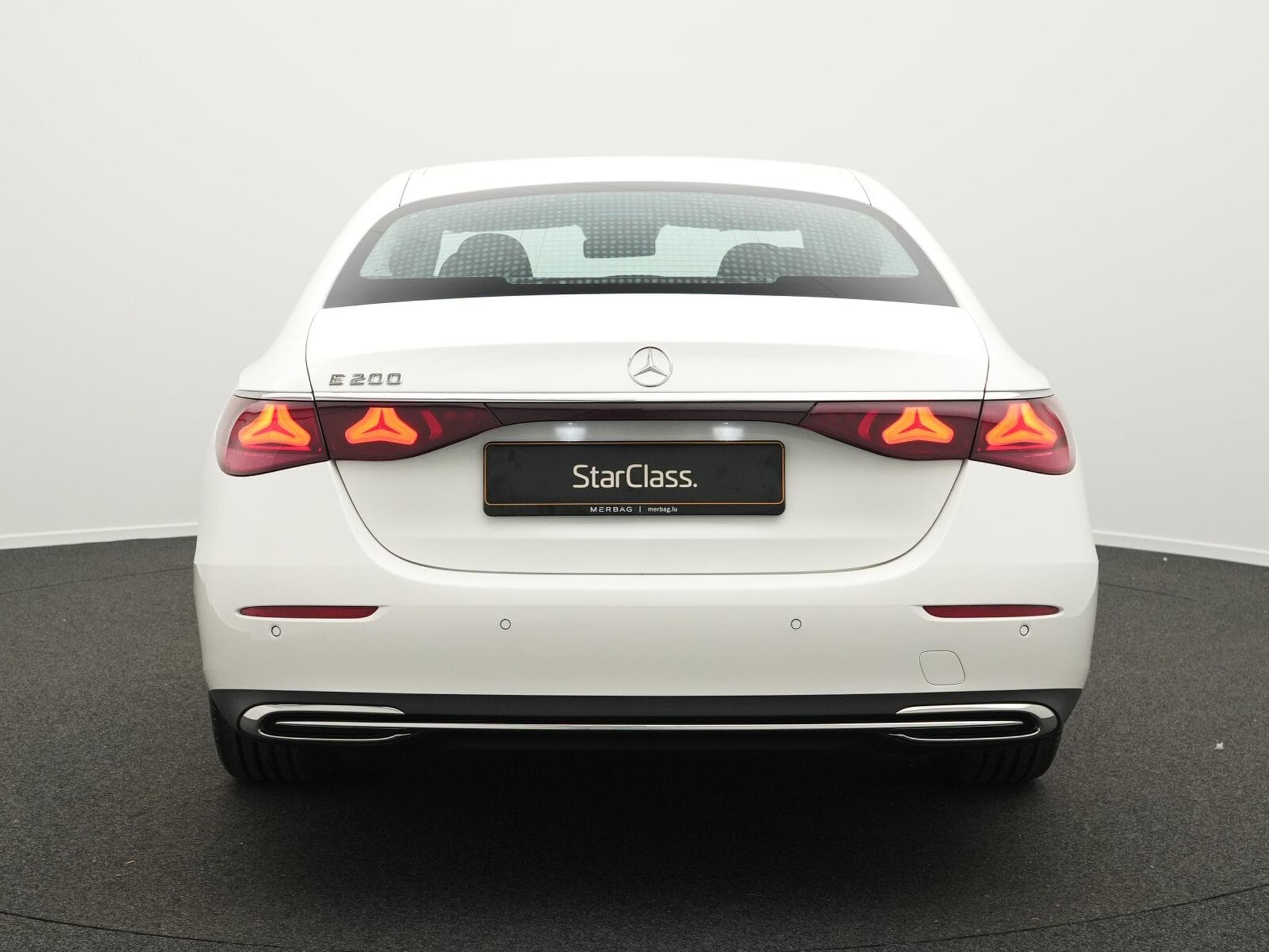 Mercedes E 200 Avantgarde LED+Kamera+Totw+MBUX (2025) - Foto 4
