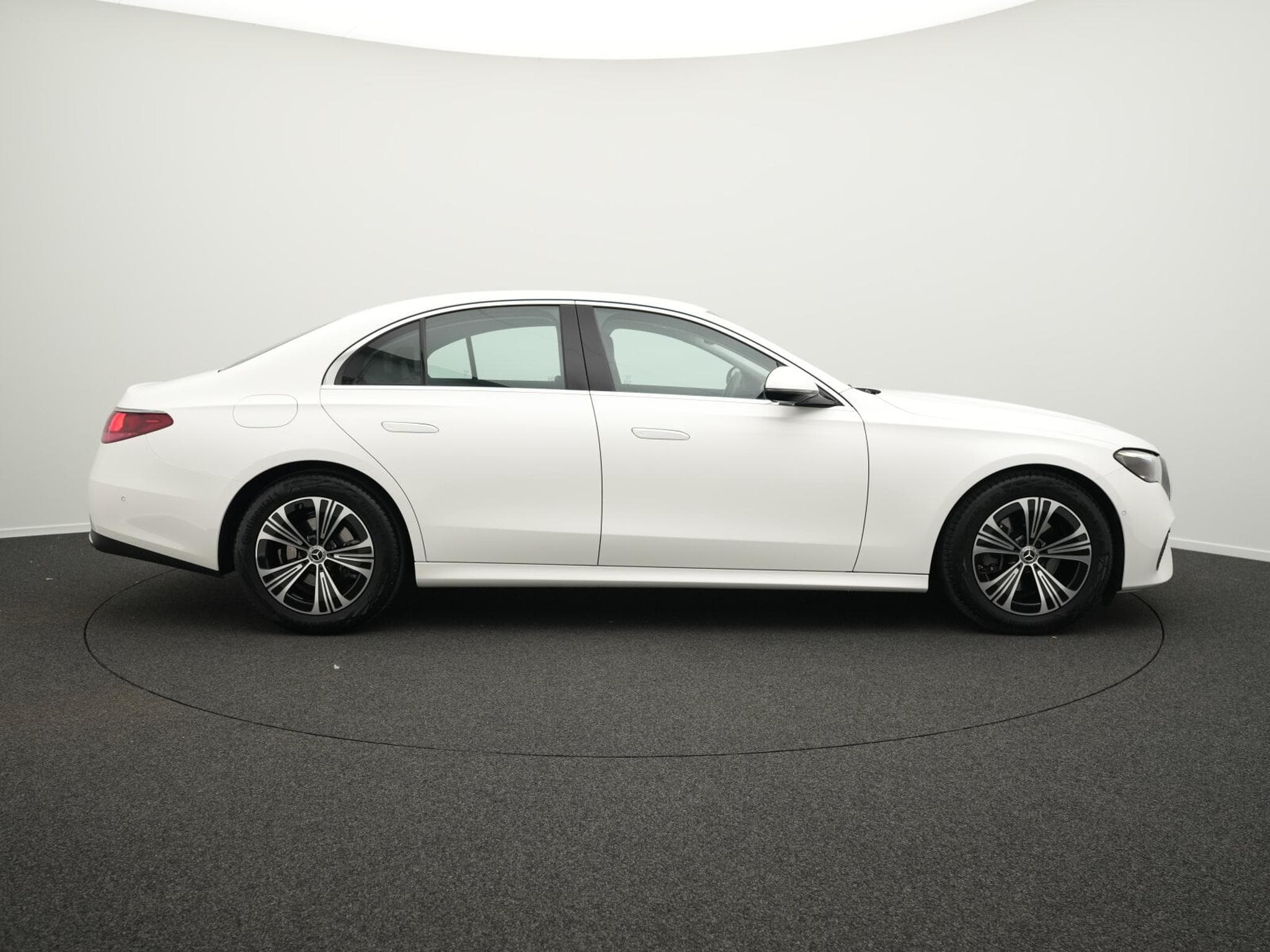 Mercedes E 200 Avantgarde LED+Kamera+Totw+MBUX (2025) - Foto 5