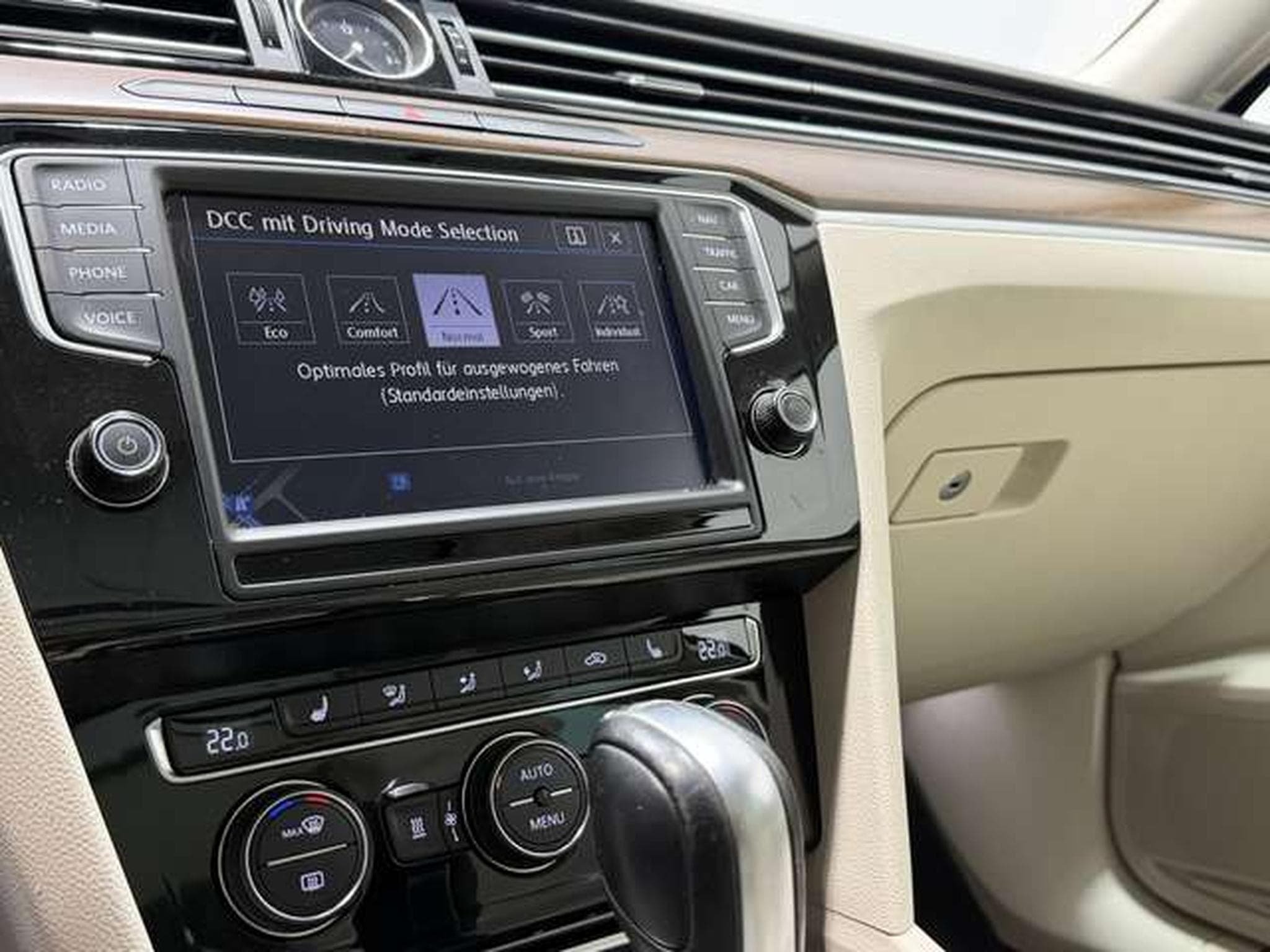 VW Passat R Line 4M *19''*Digital*ACC*H-UP*AHK*Pano (2016) - Foto 11