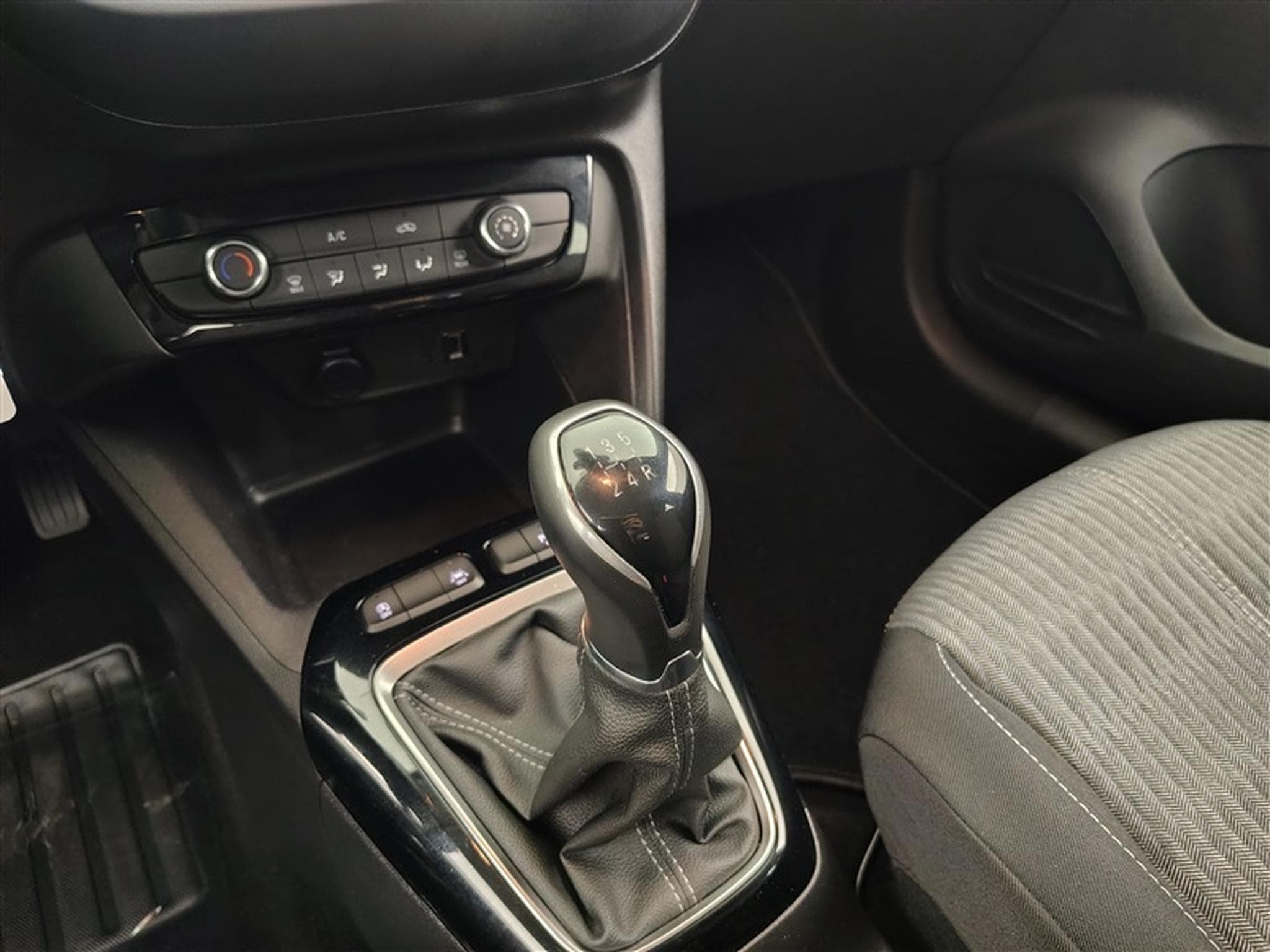 Opel Corsa 1.2i Edition NAVI/JA 16"/PDC (2022) - Foto 12