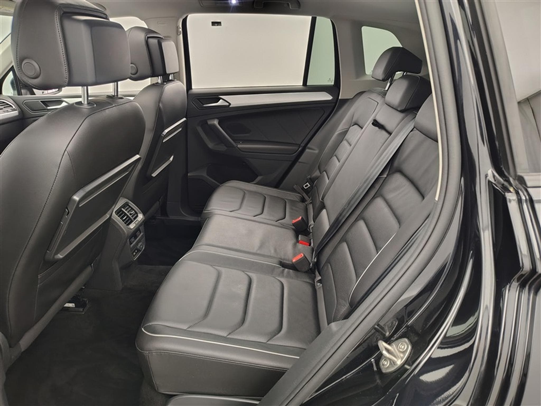 VW Tiguan 1.5 Tsi R-LINE NAVI COKPIT / FULL LED / CUIR (2019) - Foto 13
