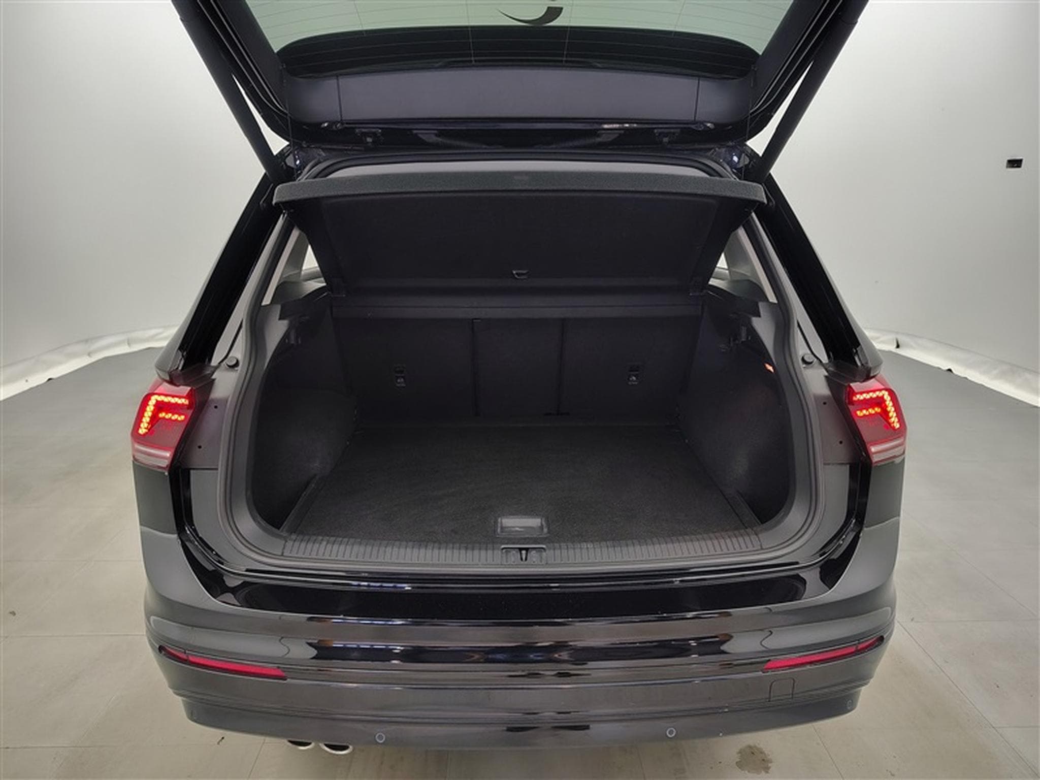 VW Tiguan 1.5 Tsi R-LINE NAVI COKPIT / FULL LED / CUIR (2019) - Foto 14