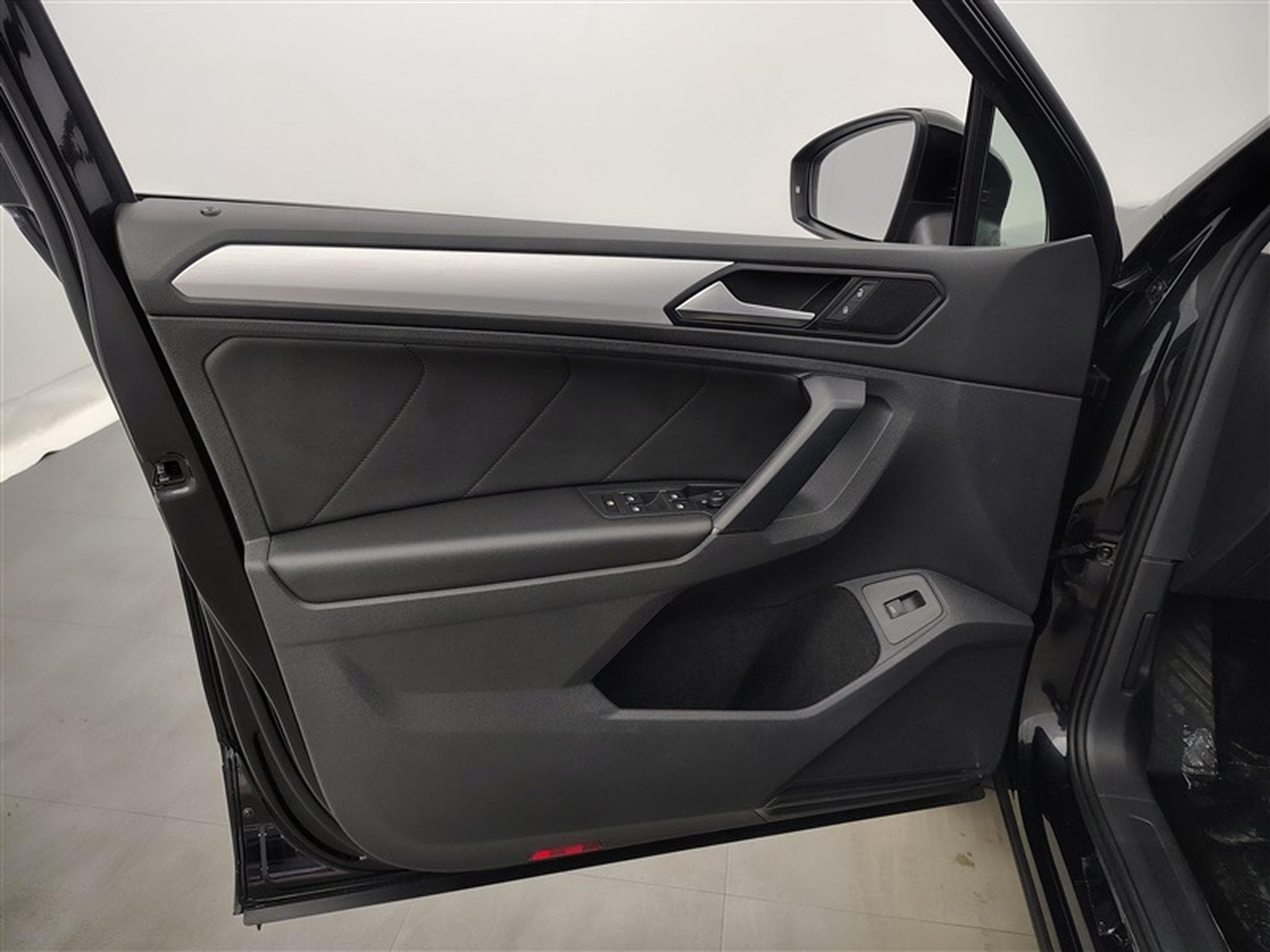 VW Tiguan 1.5 Tsi R-LINE NAVI COKPIT / FULL LED / CUIR (2019) - Foto 17