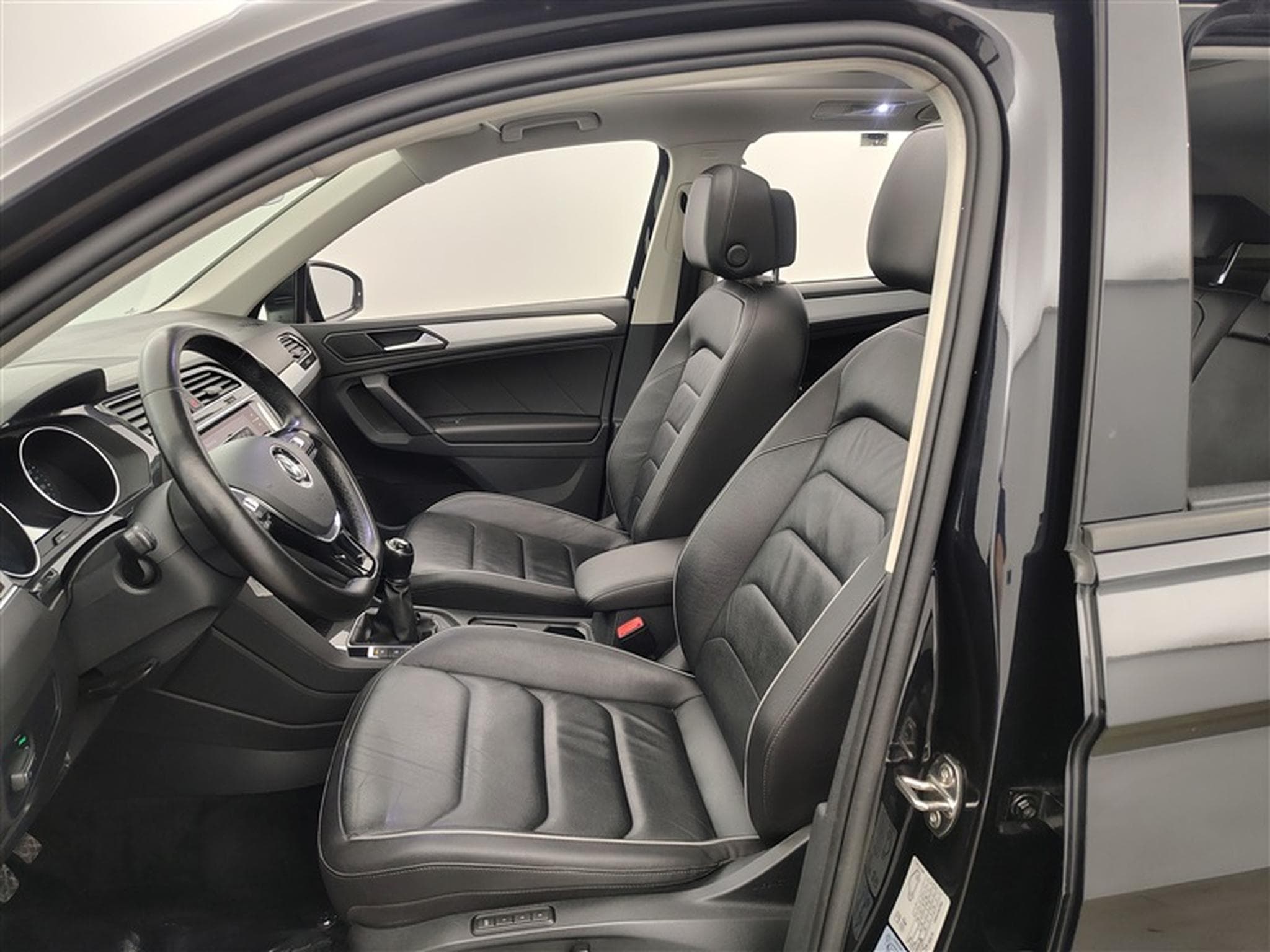 VW Tiguan 1.5 Tsi R-LINE NAVI COKPIT / FULL LED / CUIR (2019) - Foto 7