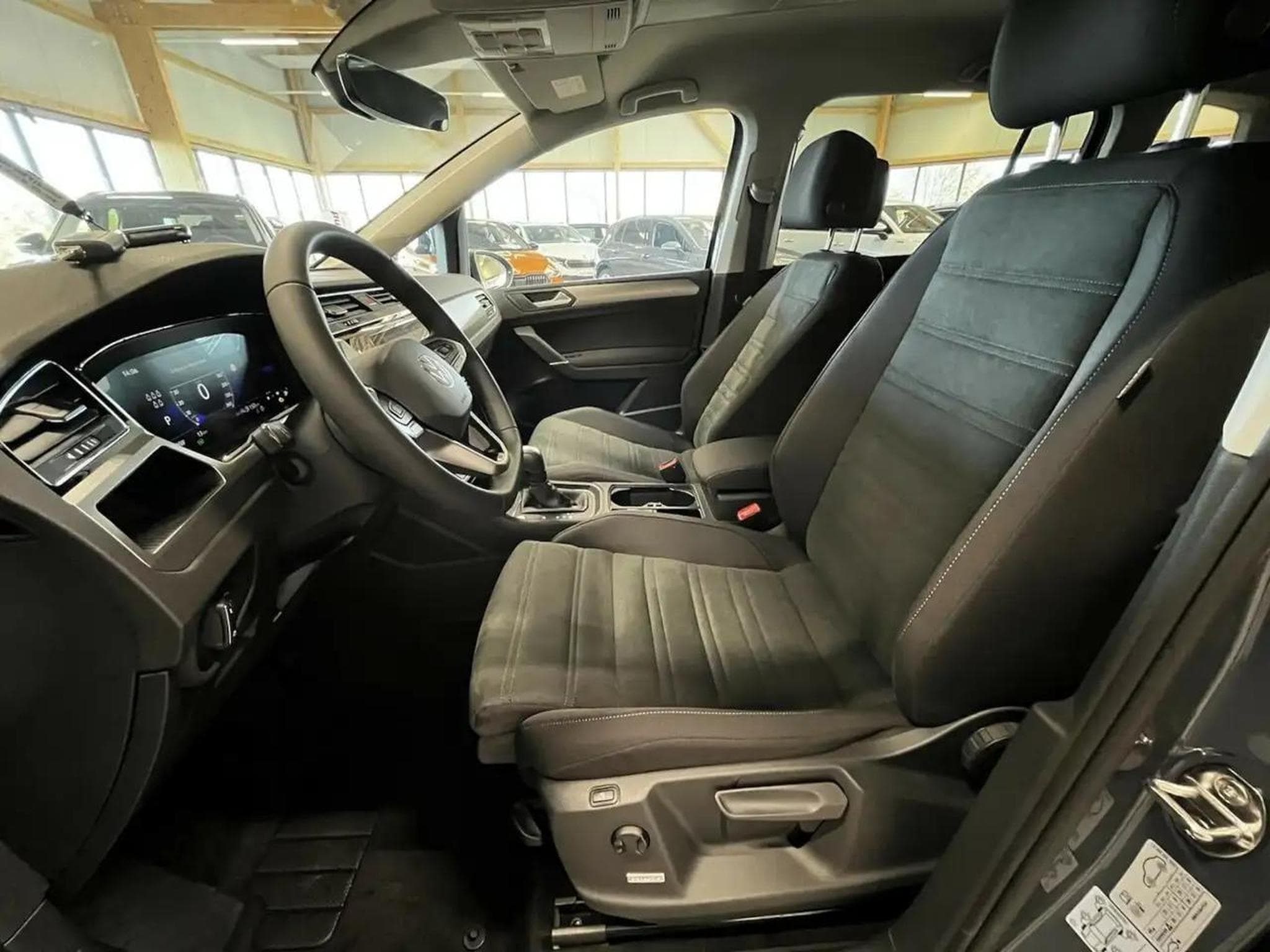 VW Touran (2025) - Photo 9