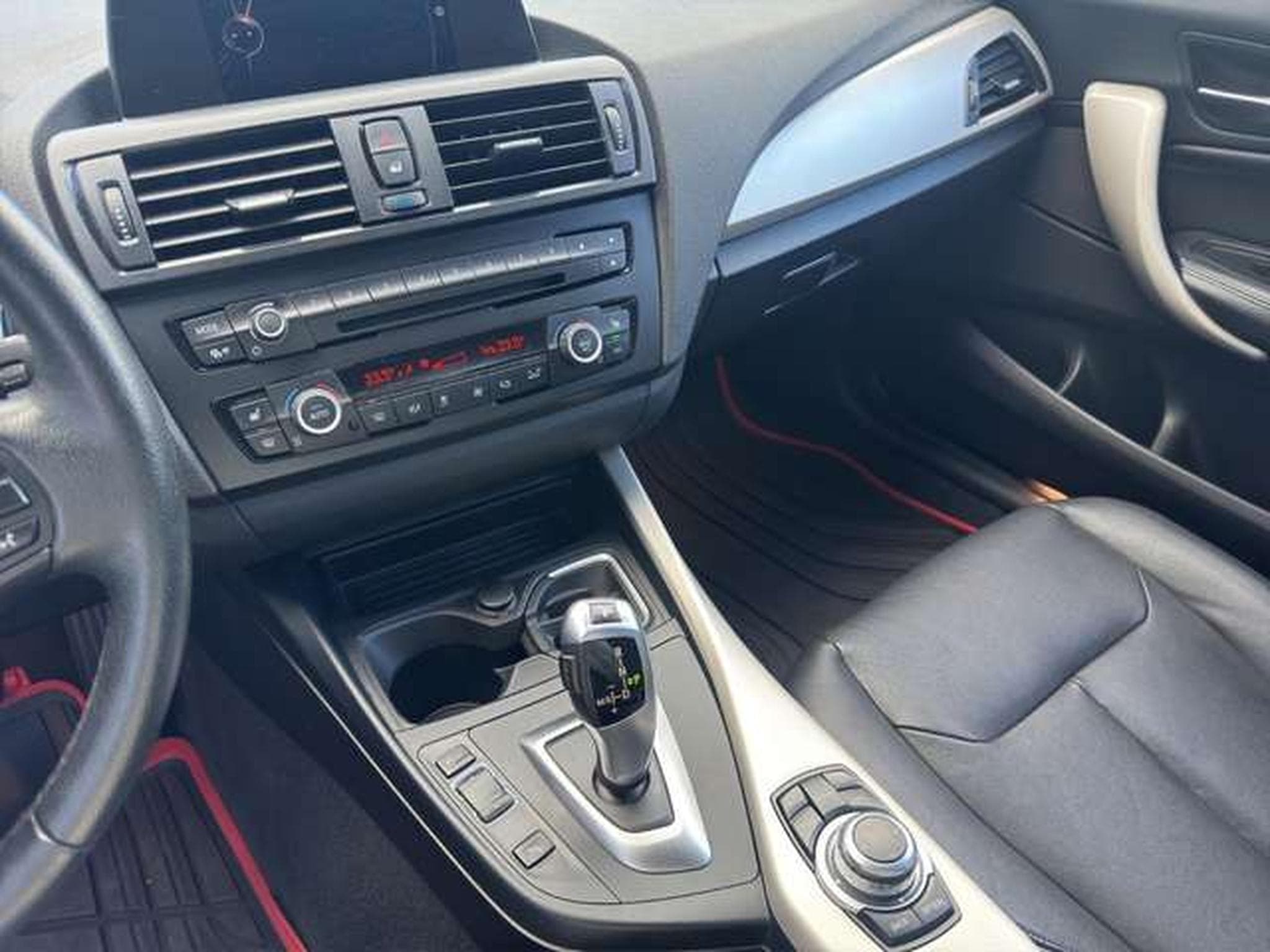 BMW 120 d Leder/el.Sitze/Bi-Xenon/Navi/PDC v+h (2014) - Photo 16