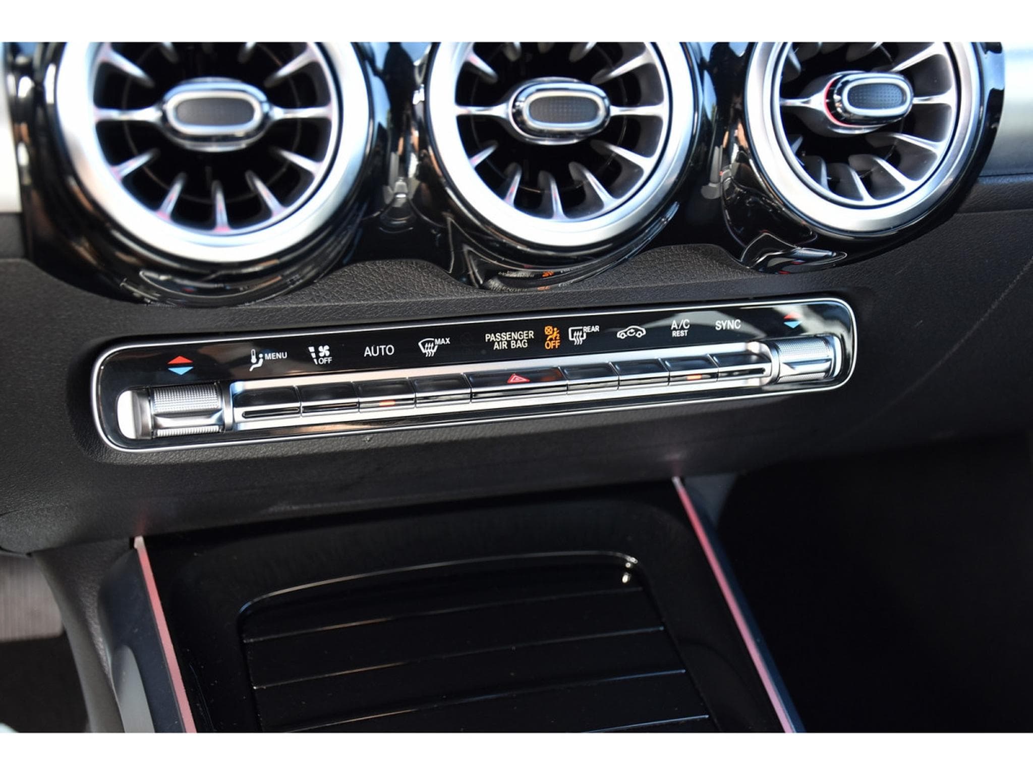 Mercedes GLB 180 CDI Business Line 8G-Tronic 7 PL. CUIR GPS CAM 1° MAIN (2025) - Photo 17