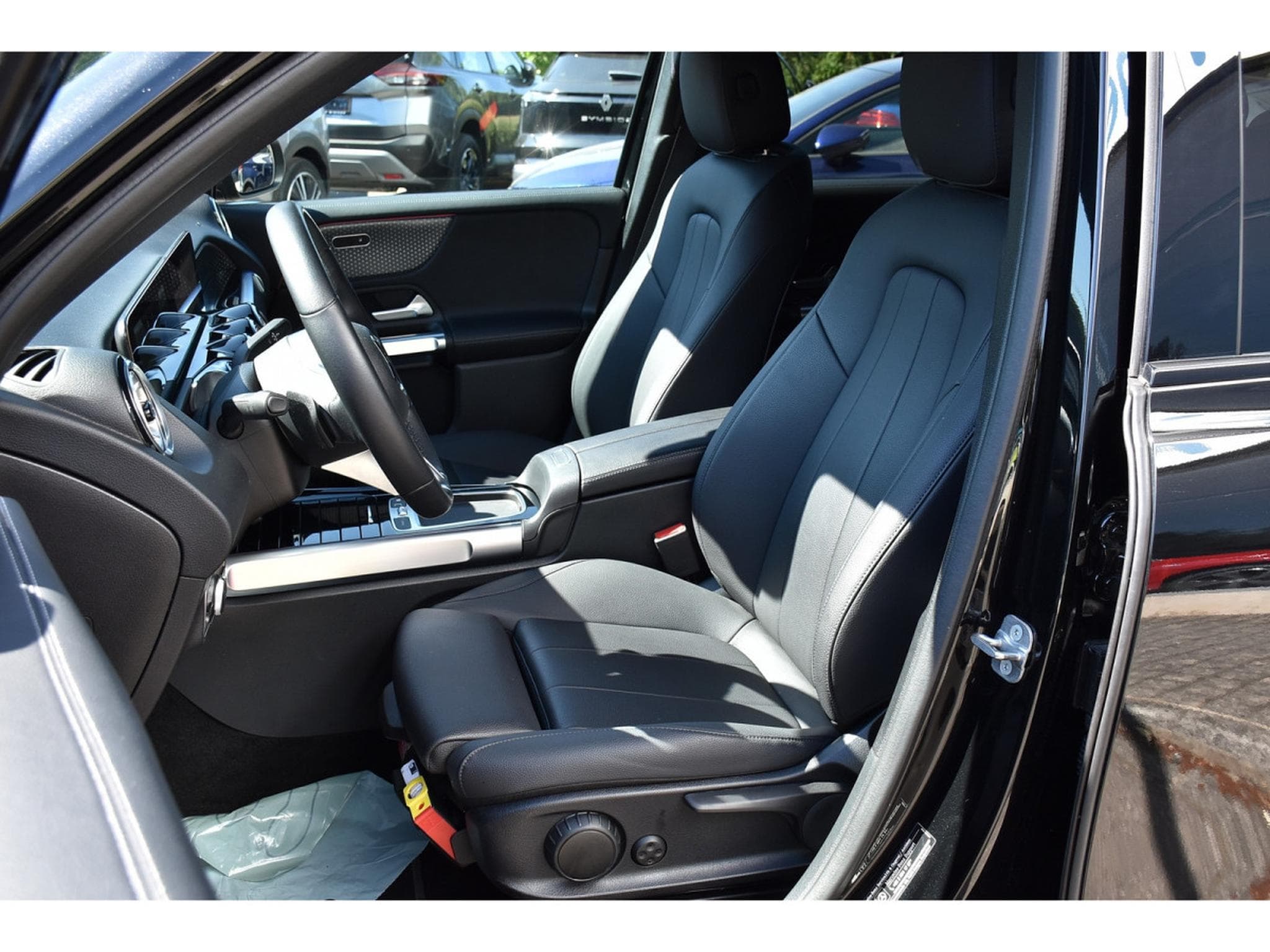 Mercedes GLB 180 CDI Business Line 8G-Tronic 7 PL. CUIR GPS CAM 1° MAIN (2025) - Photo 6