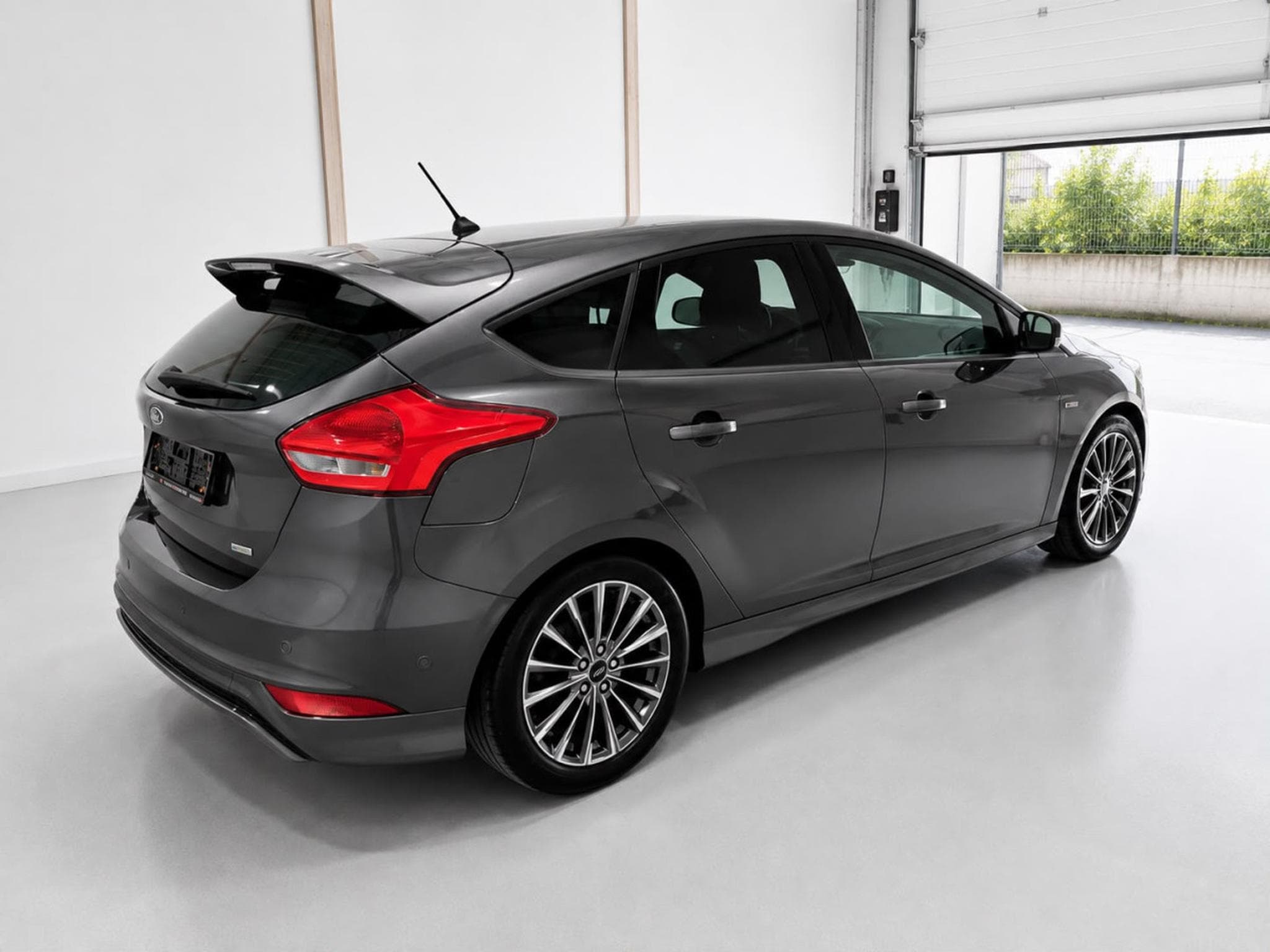 Ford Focus 1.0 EcoBoost 125 ST-Line (2017) - Photo 2