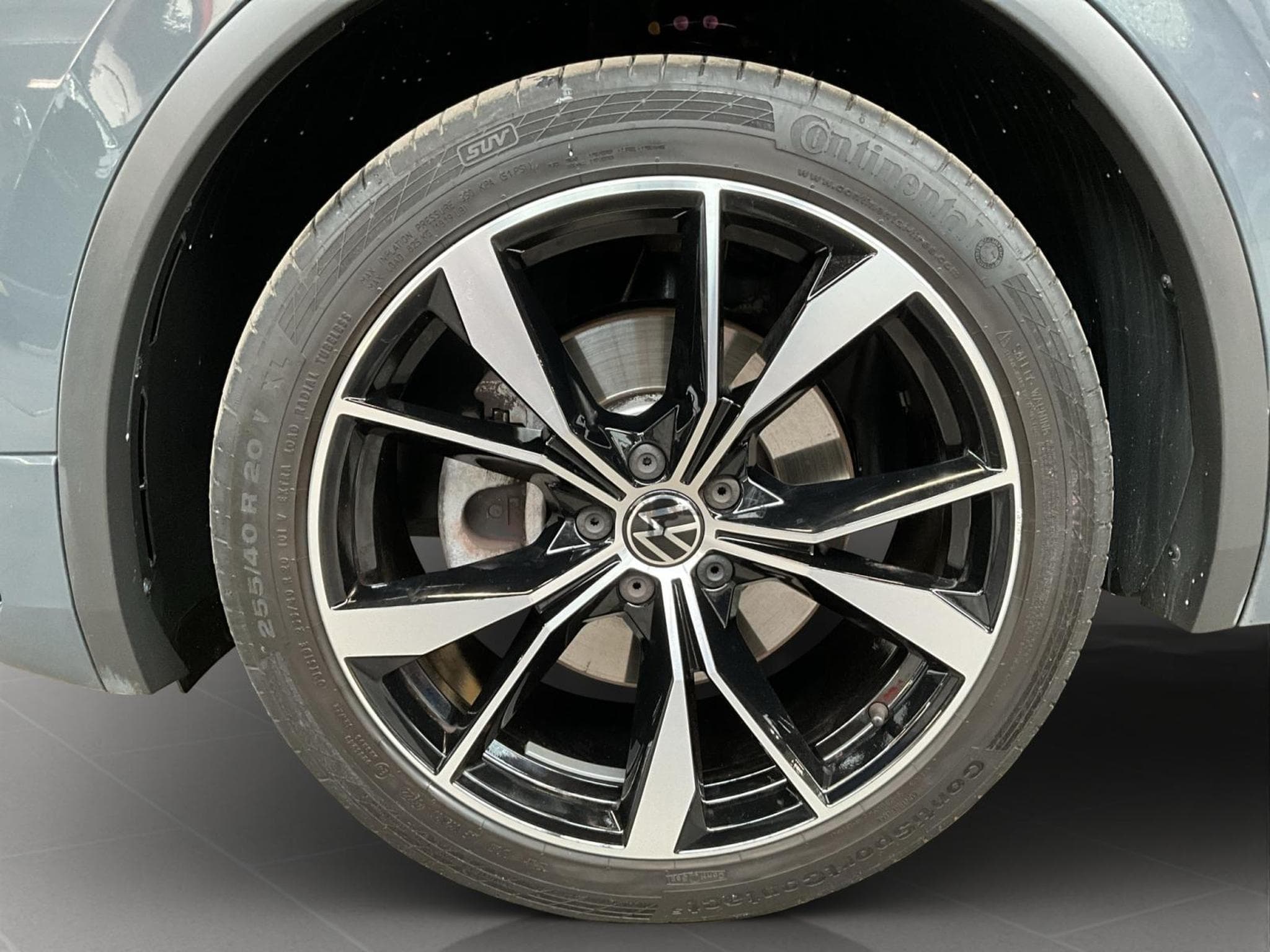 VW Tiguan R-Line+DSG+PHEV+Black-Style+Pano+AHK+RearView (2023) - Foto 8