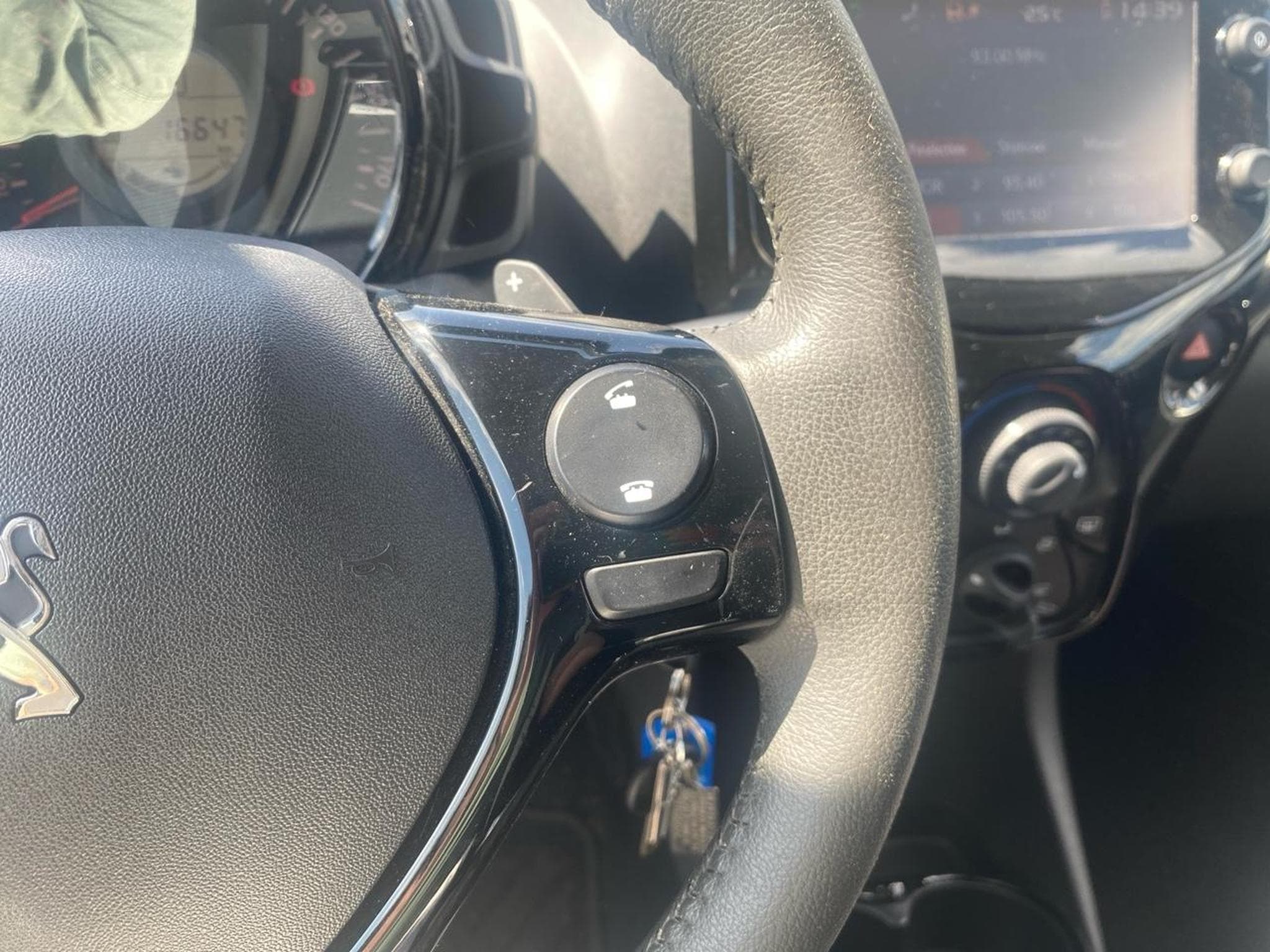 Peugeot 108 1.0 VTI ALLURE ETG5 5P (2015) - Photo 19