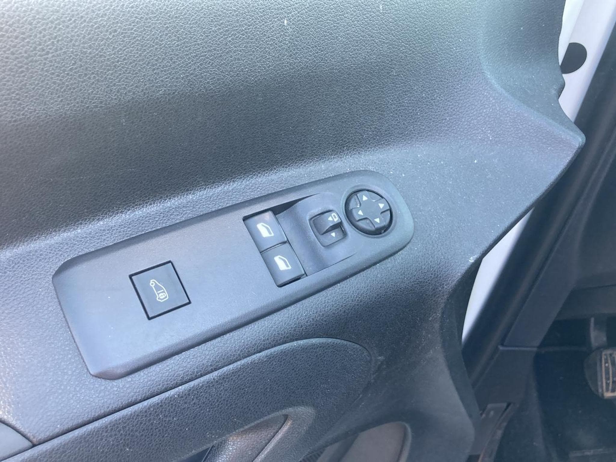 Peugeot PARTNER STANDARD 650KG BLUEHDI 100 BVM5 PREMIUM (2019) - Photo 11