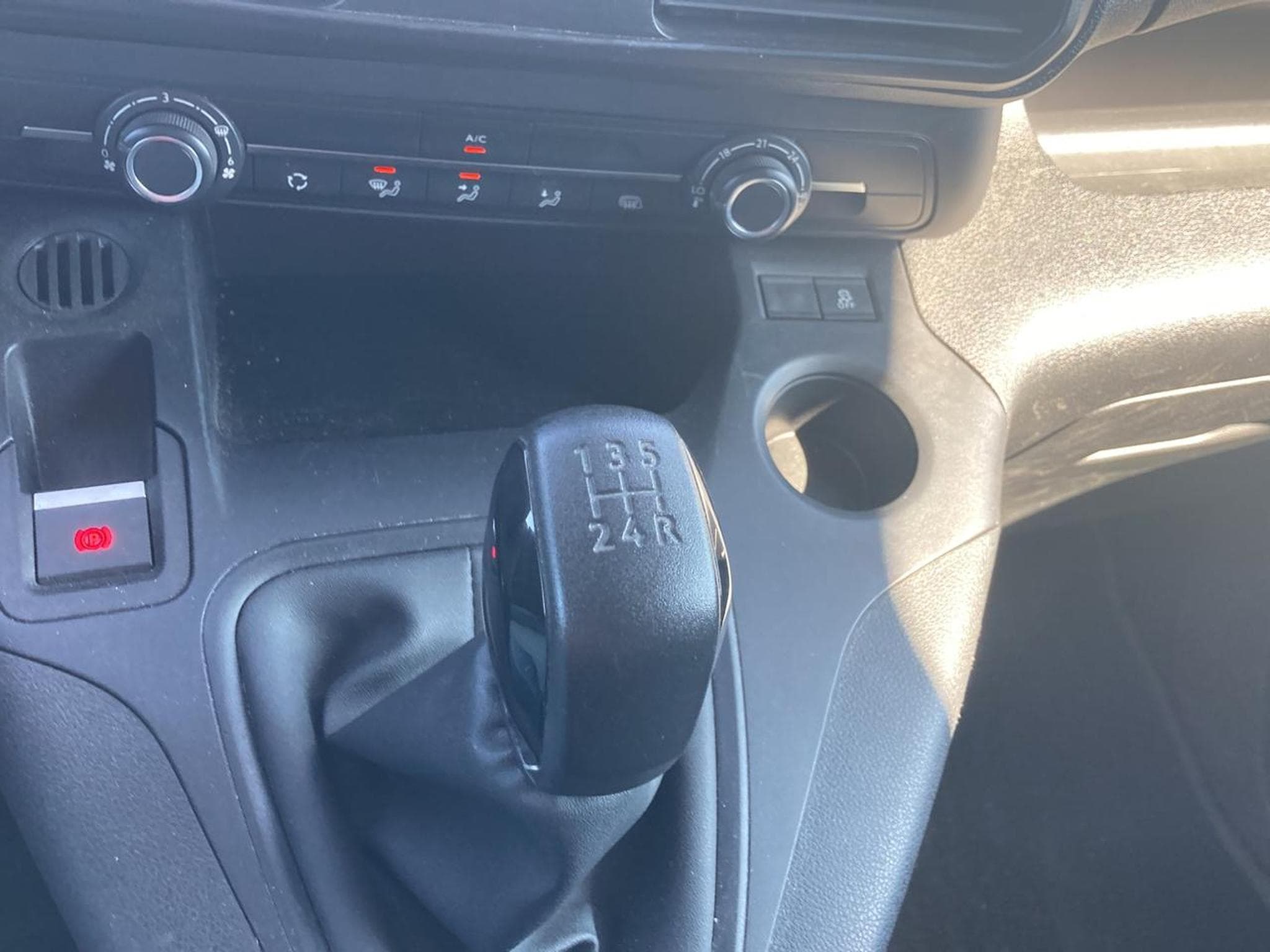 Peugeot PARTNER STANDARD 650KG BLUEHDI 100 BVM5 PREMIUM (2019) - Photo 18