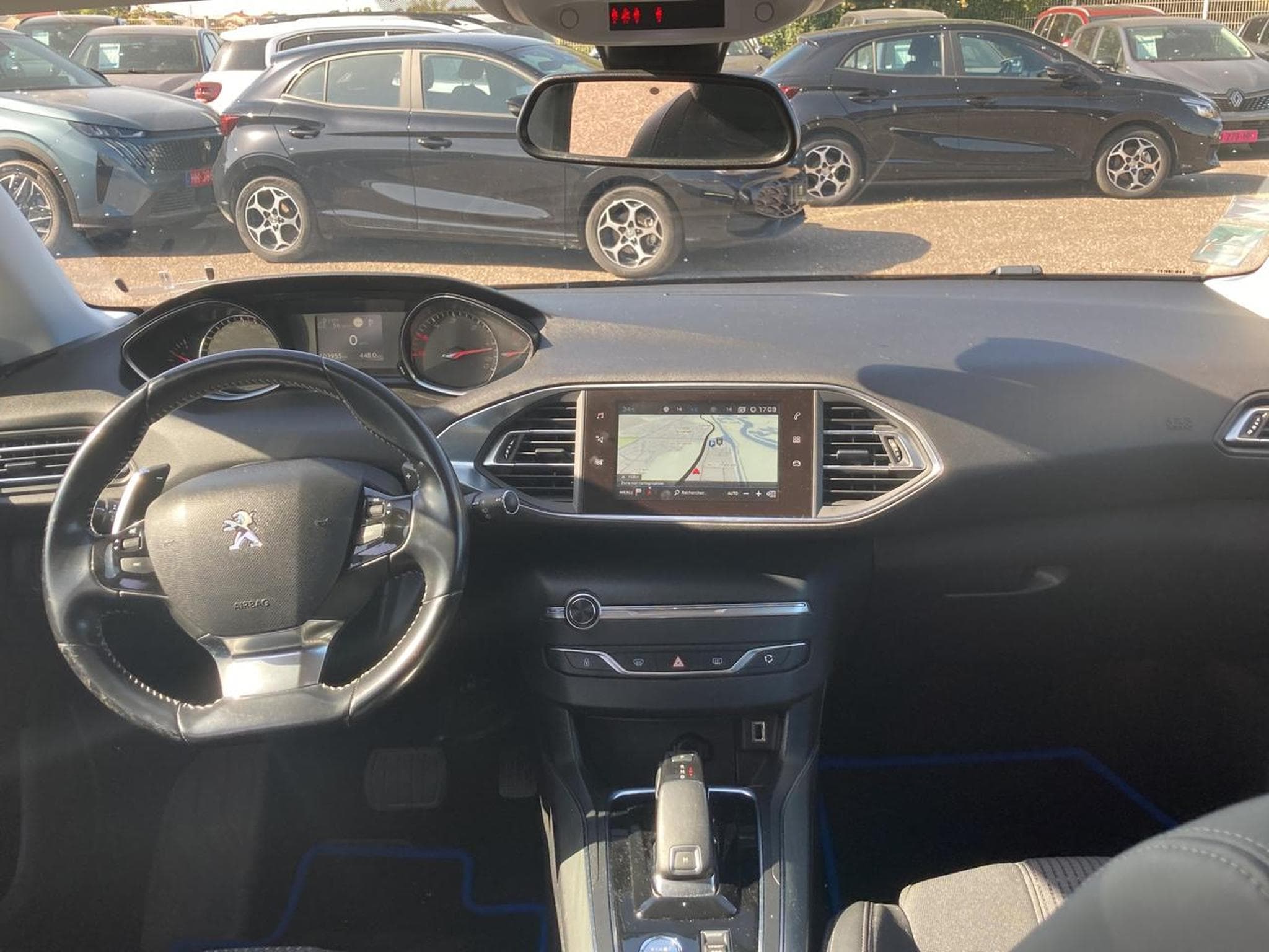 Peugeot 308 1.5 BLUEHDI 130 ALLURE EAT8 (2018) - Photo 10