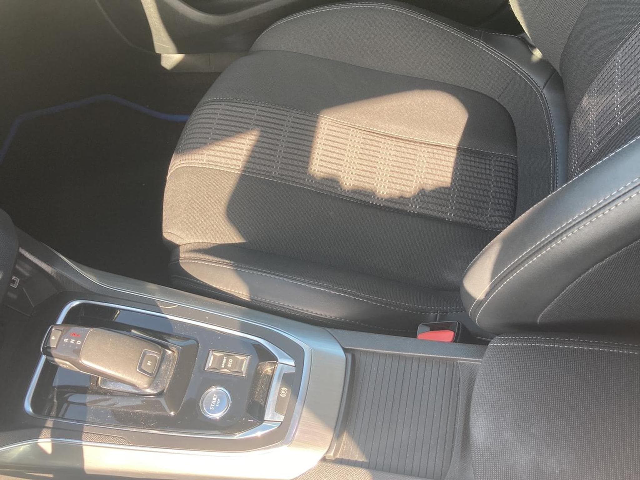 Peugeot 308 1.5 BLUEHDI 130 ALLURE EAT8 (2018) - Photo 16