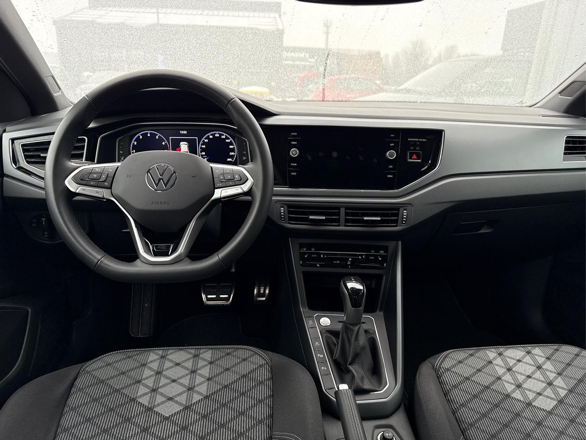 VW Taigo R Line 1.0 (2024) - Photo 7
