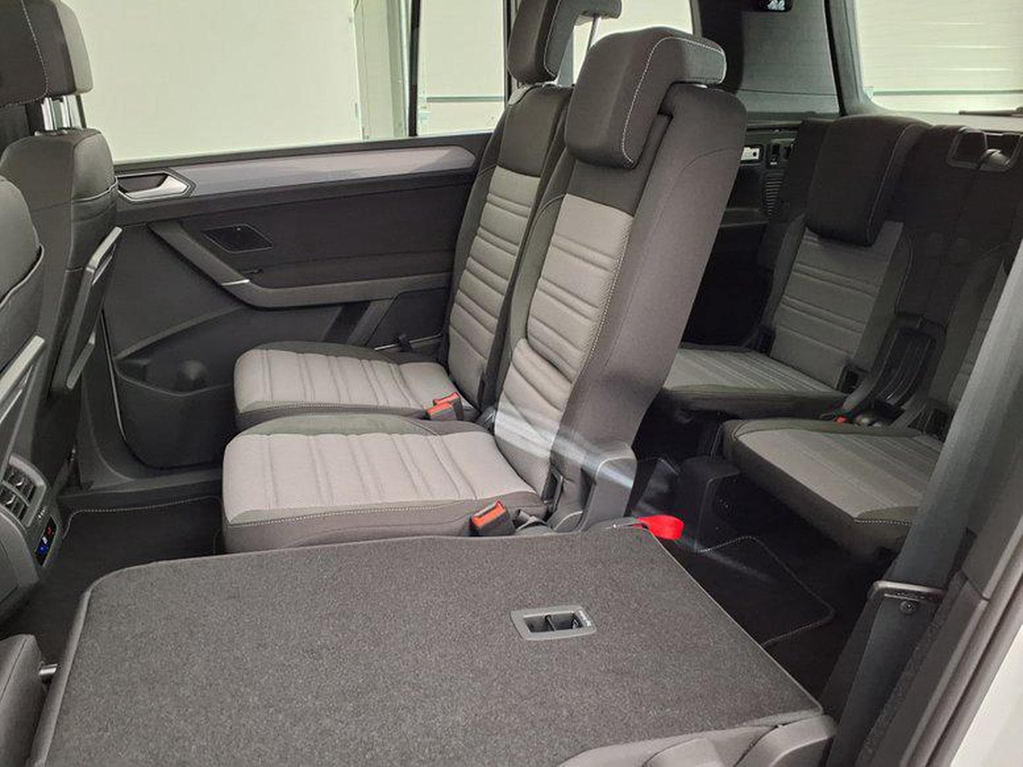 VW Touran Highline R-Line 2.0 TDI 7-Gang-DSG (2026) - Photo 10