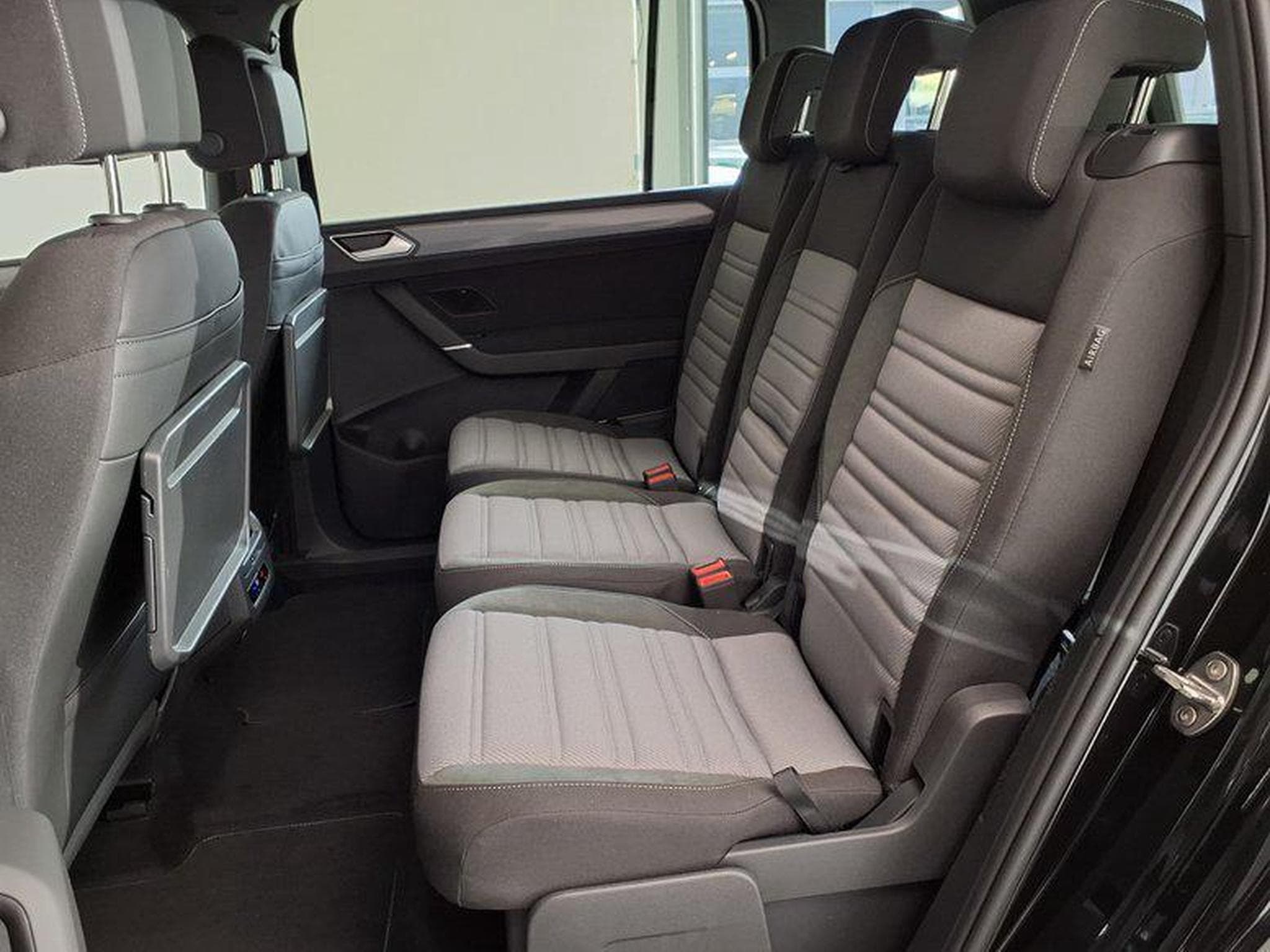 VW Touran Highline R-Line 2.0 TDI 7-Gang-DSG (2026) - Photo 10