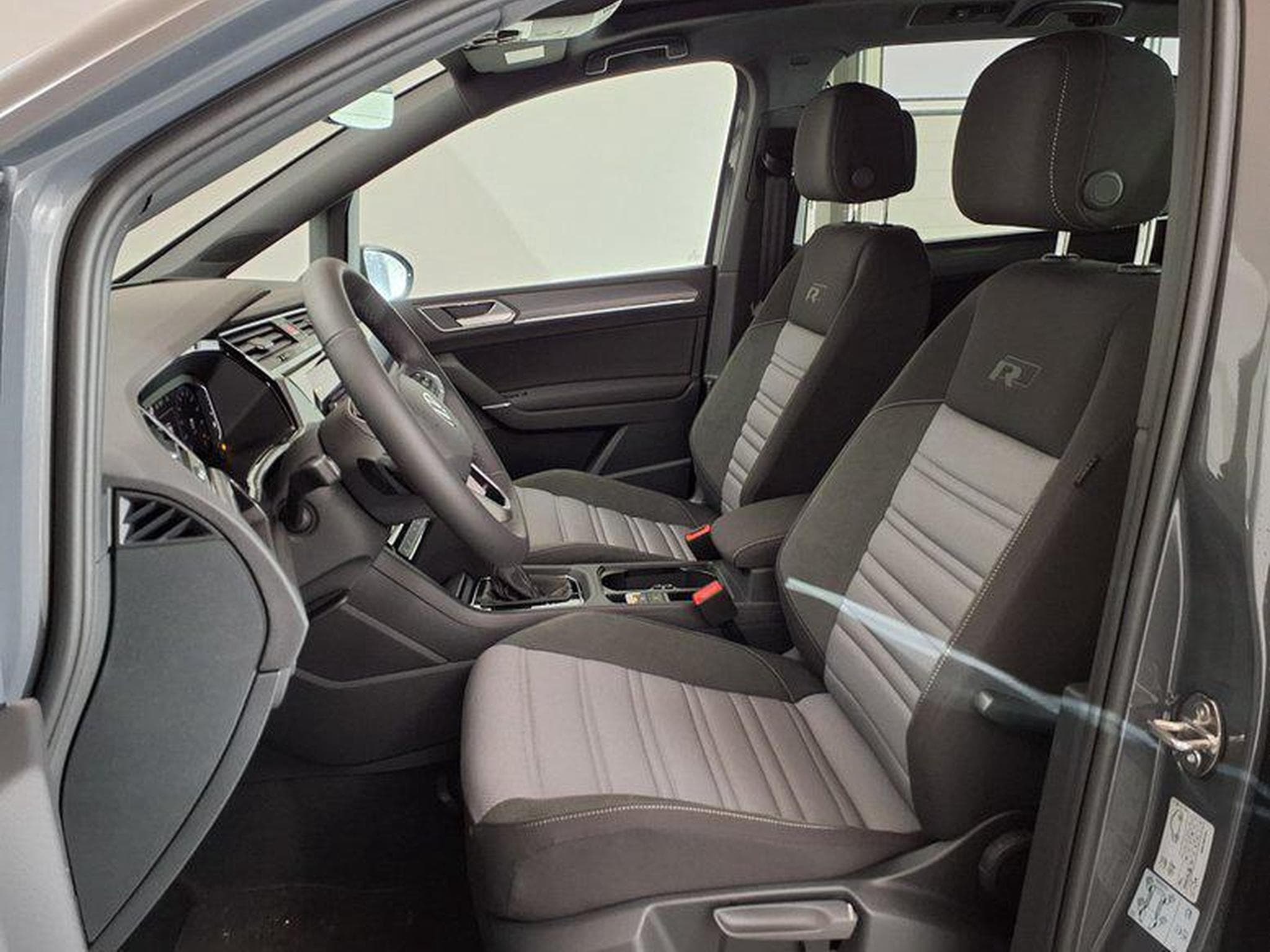 VW Touran Highline R-Line 1.5 TSI 7-Gang-DSG (2026) - Photo 9
