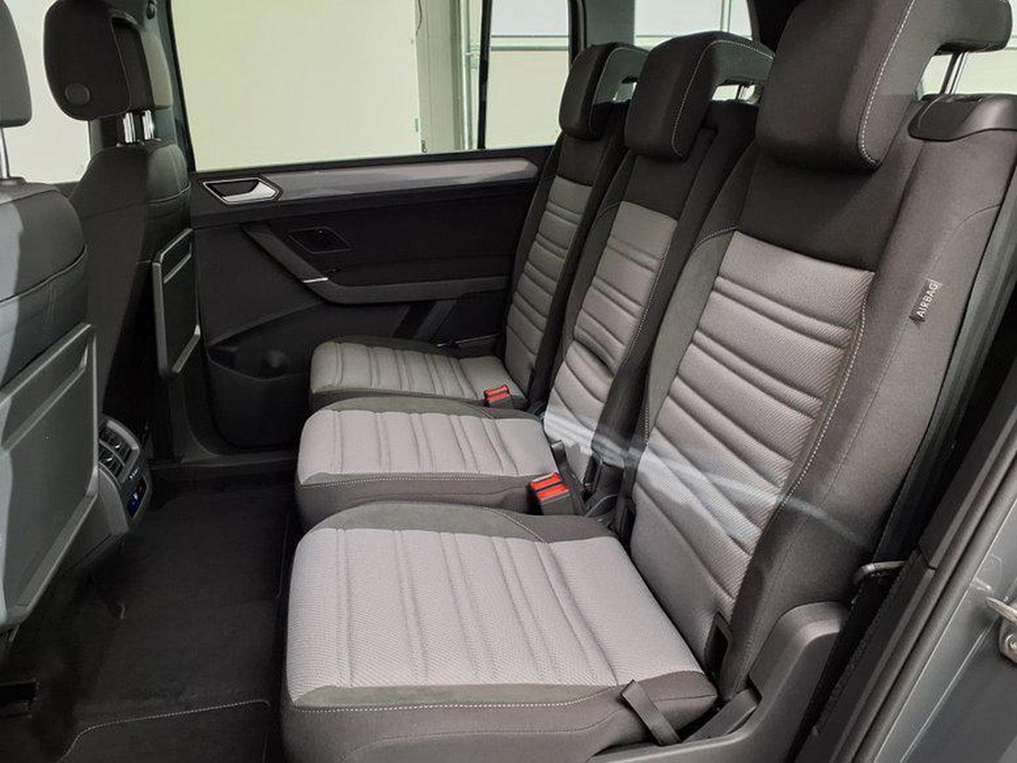 VW Touran Highline R-Line 1.5 TSI 7-Gang-DSG (2026) - Photo 10