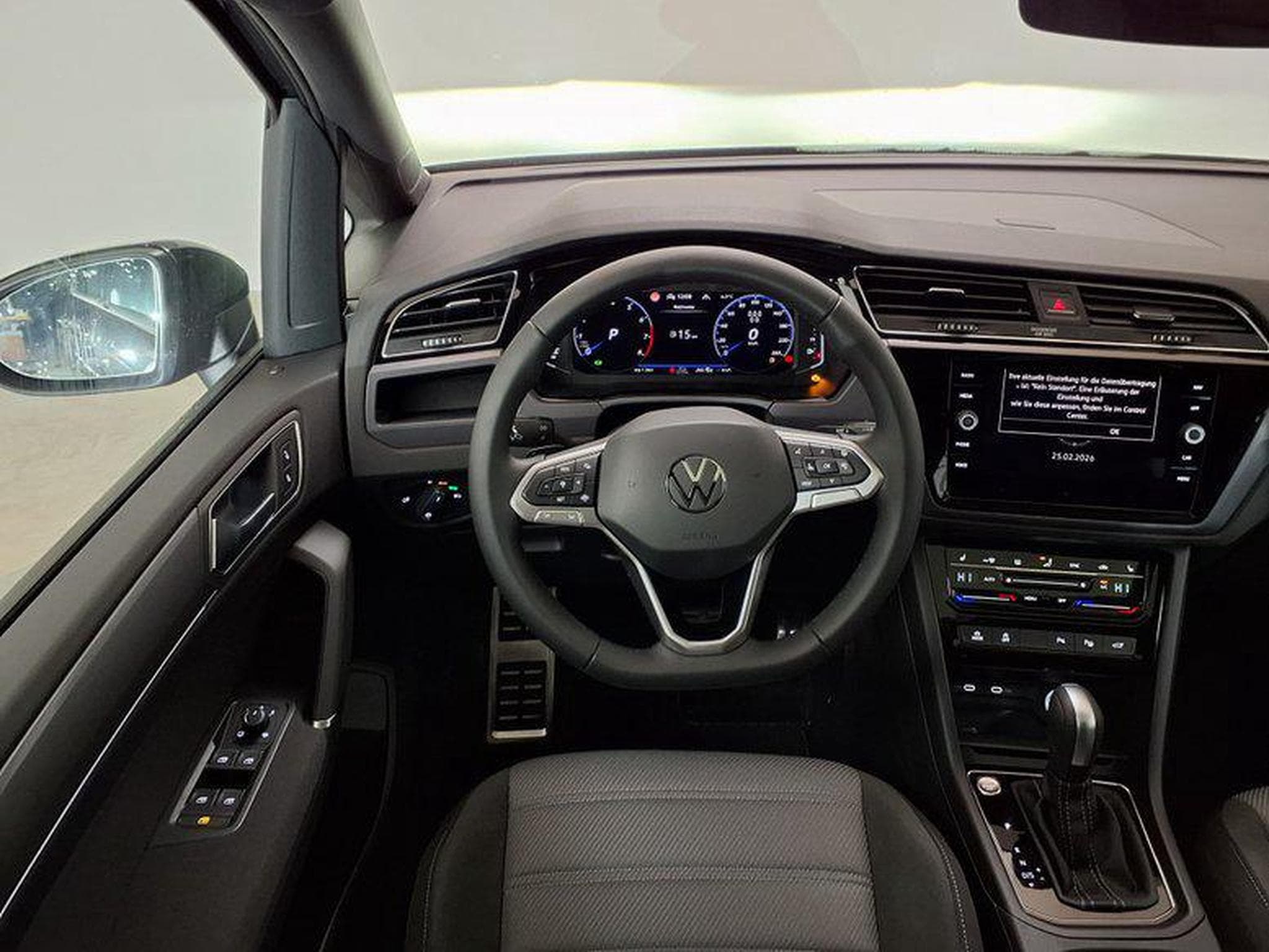 VW Touran Highline R-Line 1.5 TSI 7-Gang-DSG (2026) - Photo 12
