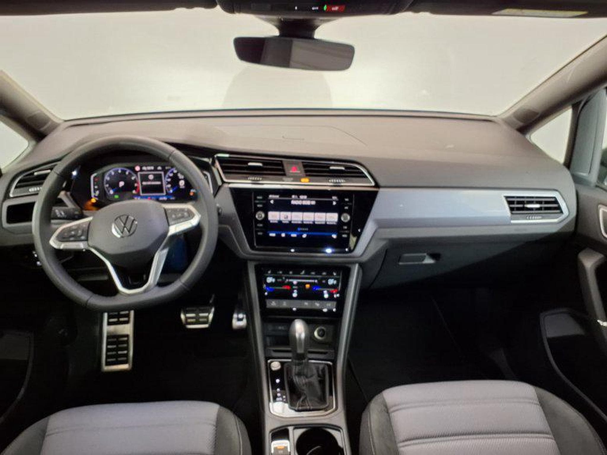 VW Touran Highline R-Line 1.5 TSI 7-Gang-DSG (2026) - Photo 11