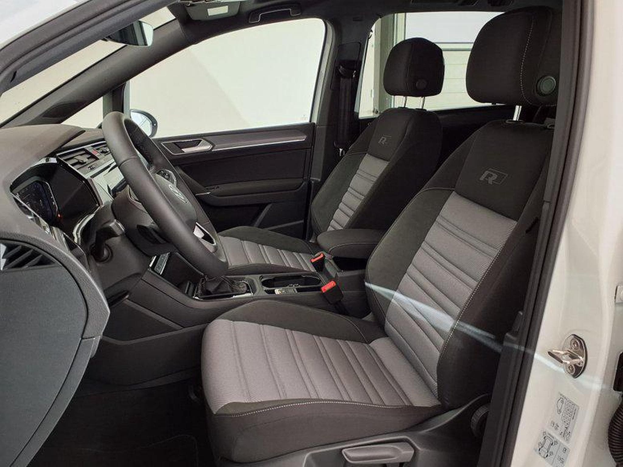 VW Touran Highline R-Line 1.5 TSI 7-Gang-DSG (2026) - Photo 9