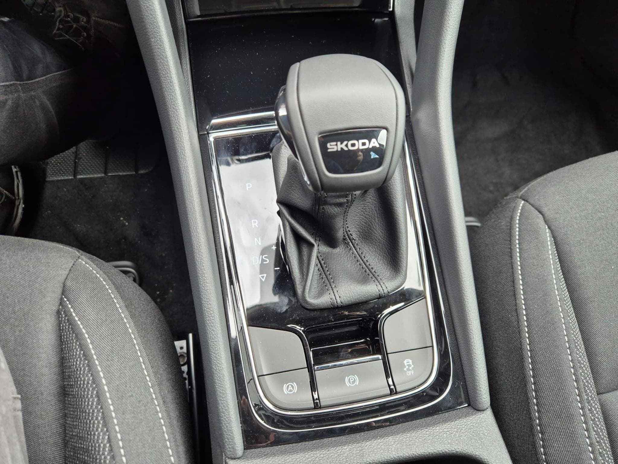 Skoda Karoq 1.5 TSI 150PS (2026) - Photo 24