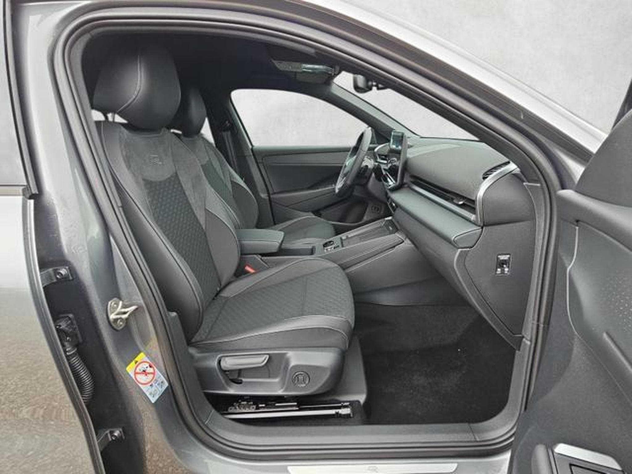 VW T-Roc 1.5 eTSI 110 kW R-Line (2026) - Photo 10