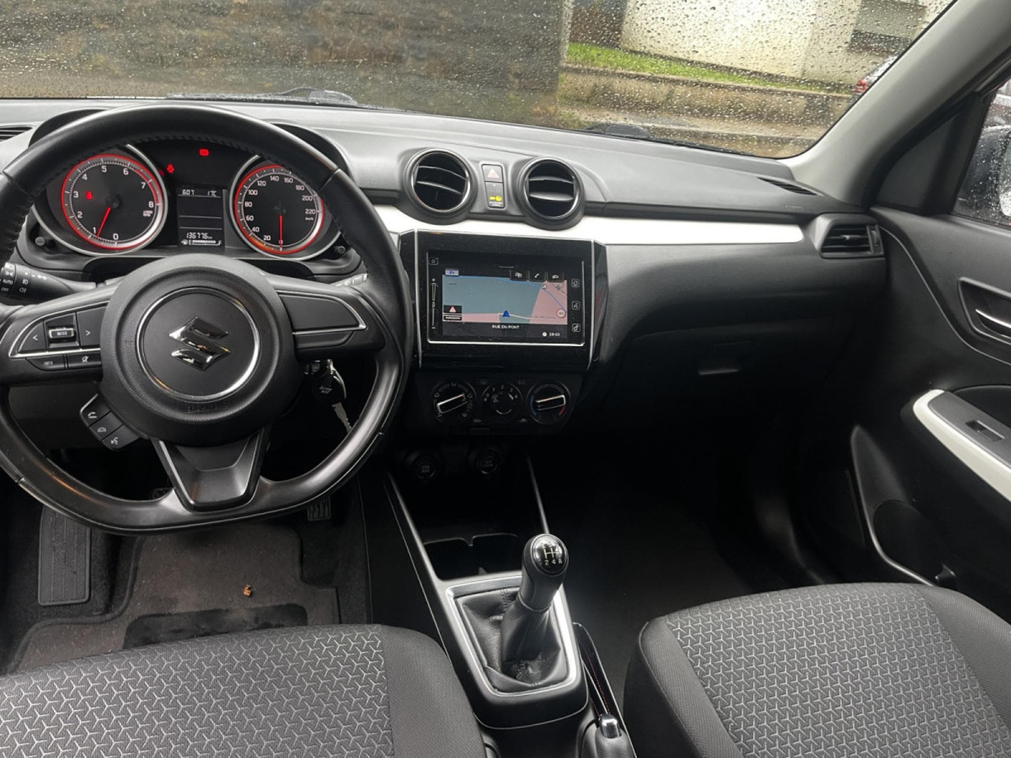 Suzuki Swift 1.0 essence (2018) - Foto 10
