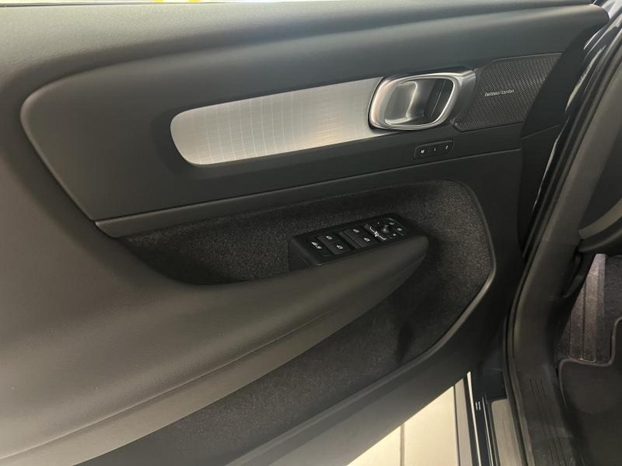 Volvo XC40 Black-Edition Plus (2025) - Photo 19