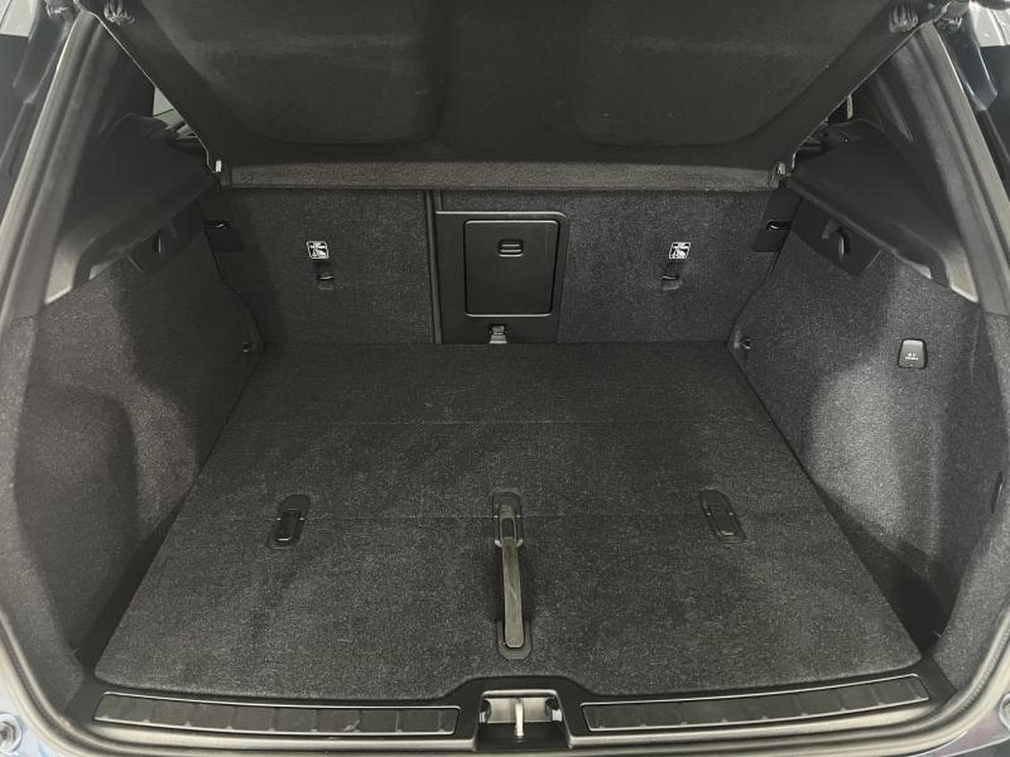 Volvo XC40 Black-Edition Plus (2025) - Photo 20