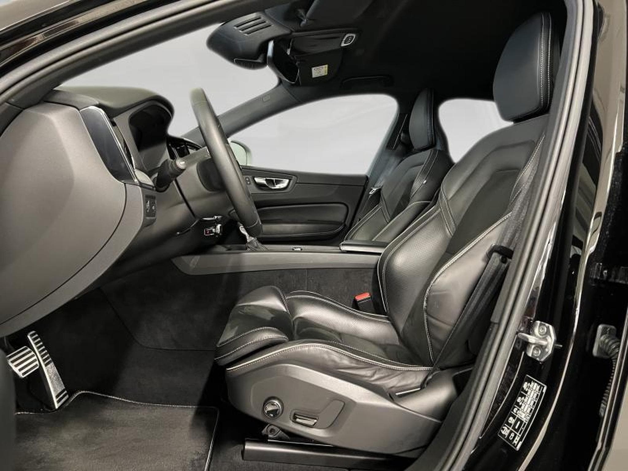Volvo XC60 R-Design (2018) - Photo 10