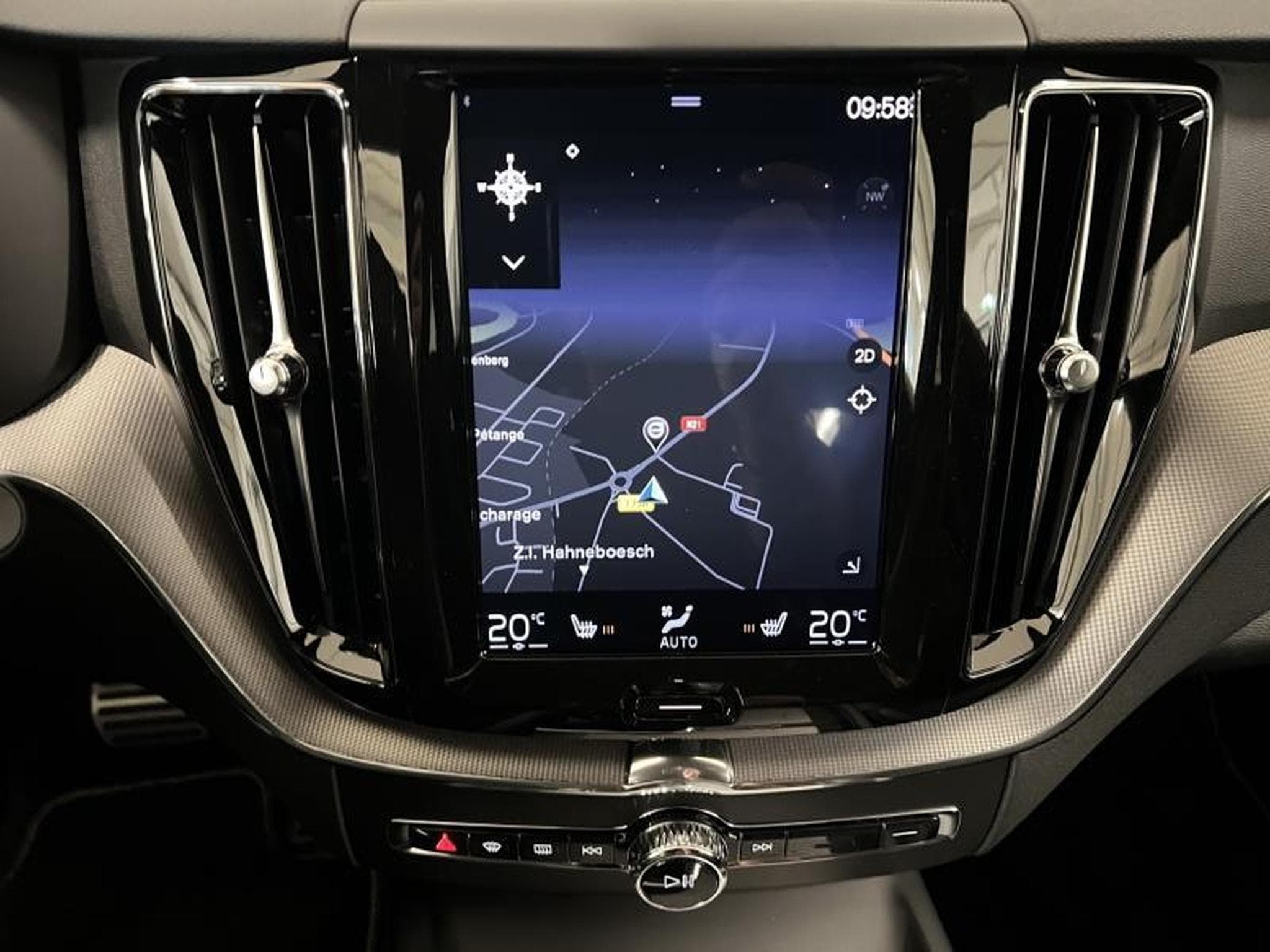 Volvo XC60 R-Design (2018) - Photo 11