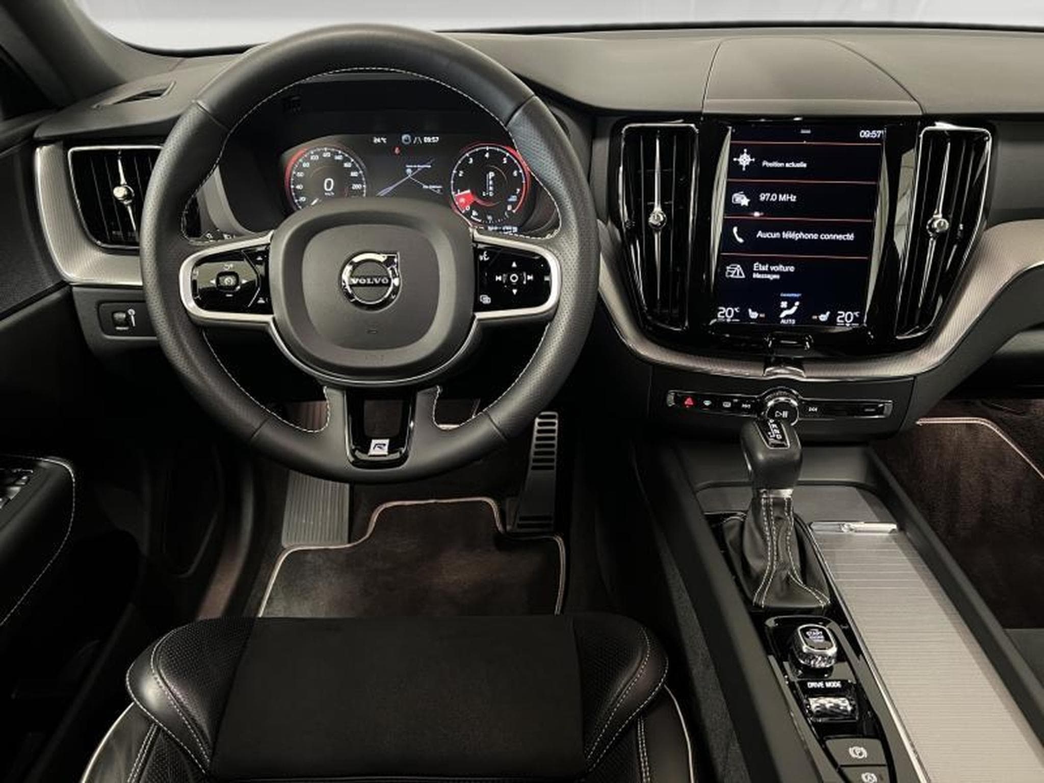 Volvo XC60 R-Design (2018) - Photo 13