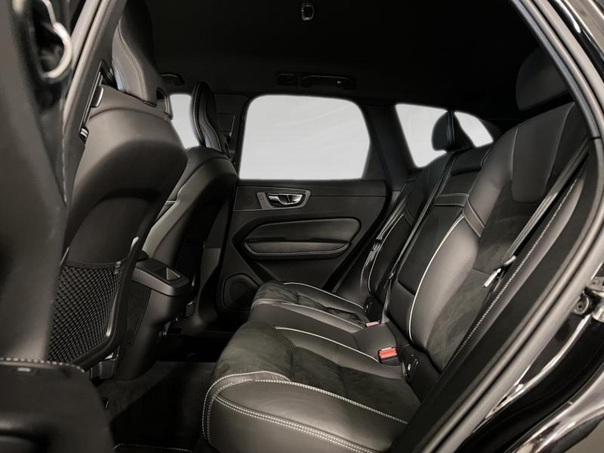 Volvo XC60 R-Design (2018) - Photo 15