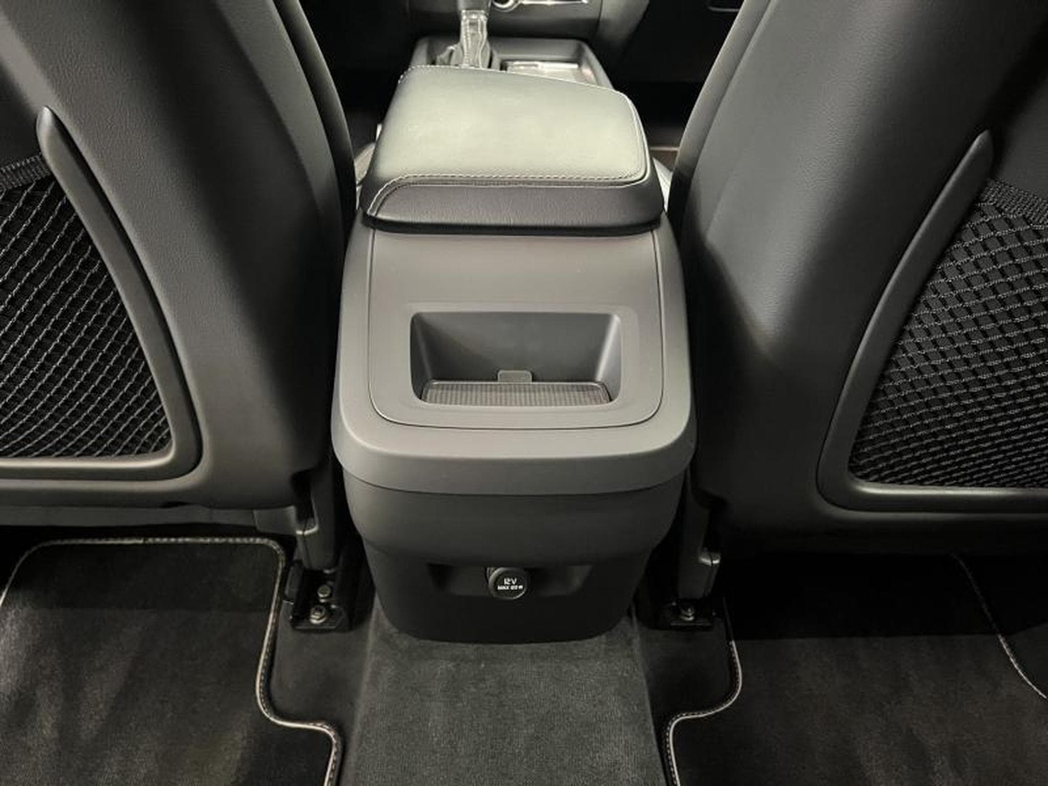 Volvo XC60 R-Design (2018) - Photo 16