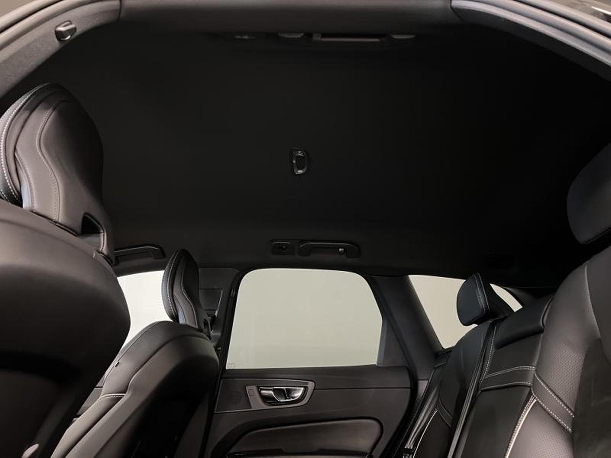 Volvo XC60 R-Design (2018) - Photo 17