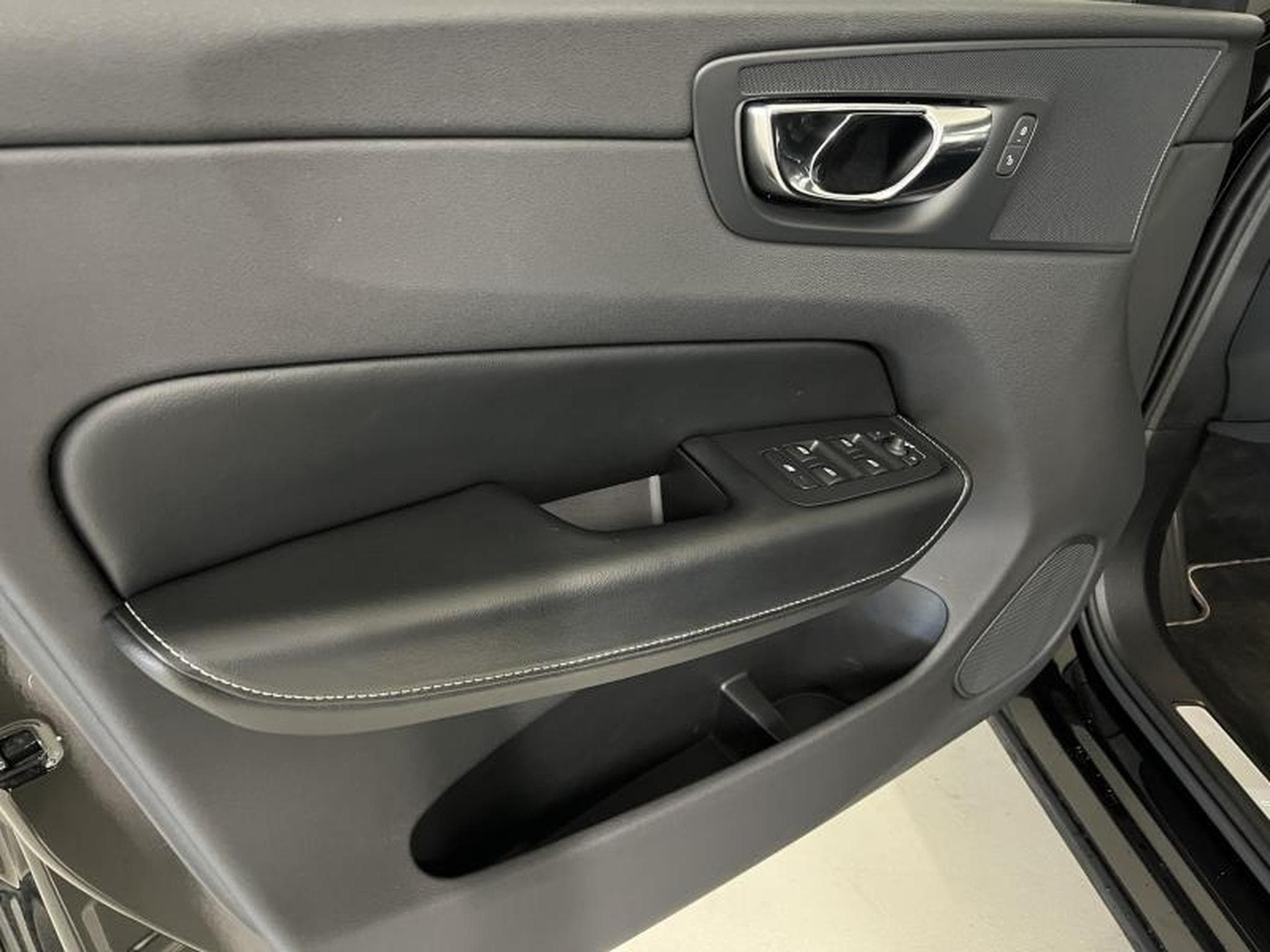 Volvo XC60 R-Design (2018) - Photo 18
