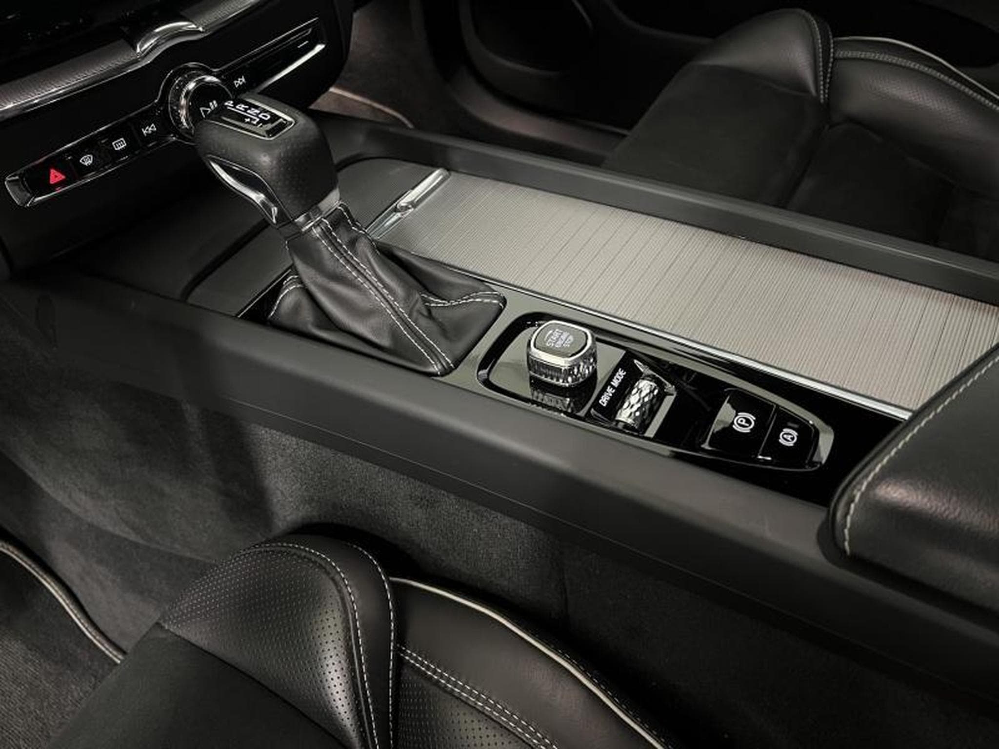Volvo XC60 R-Design (2018) - Photo 8