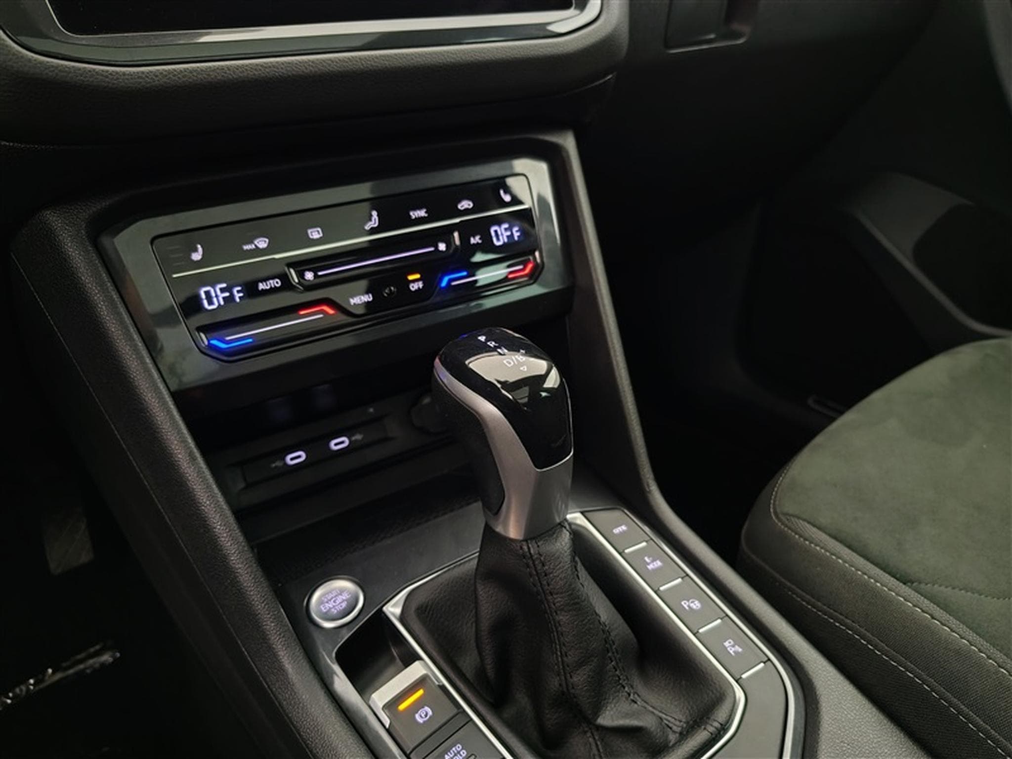 VW Tiguan eHybrid 1.4 Elegance NAVI / CARPLAY / TO PANO / CAMERA360° (2023) - Photo 12