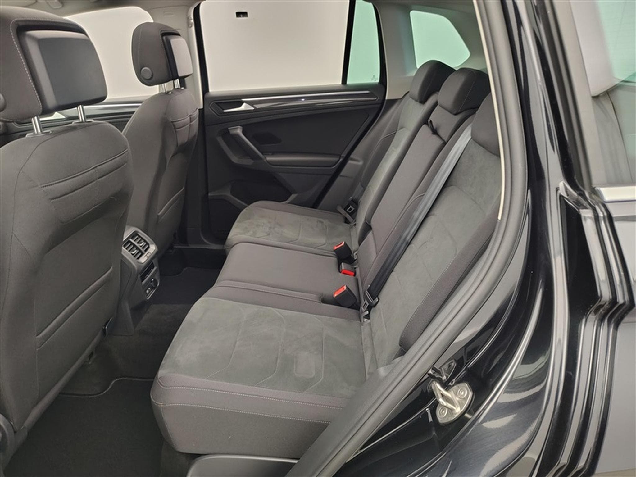 VW Tiguan eHybrid 1.4 Elegance NAVI / CARPLAY / TO PANO / CAMERA360° (2023) - Photo 13