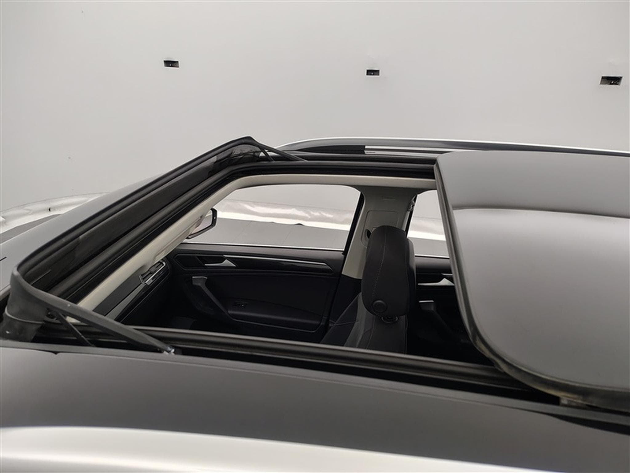 VW Tiguan eHybrid 1.4 Elegance NAVI / CARPLAY / TO PANO / CAMERA360° (2023) - Photo 18