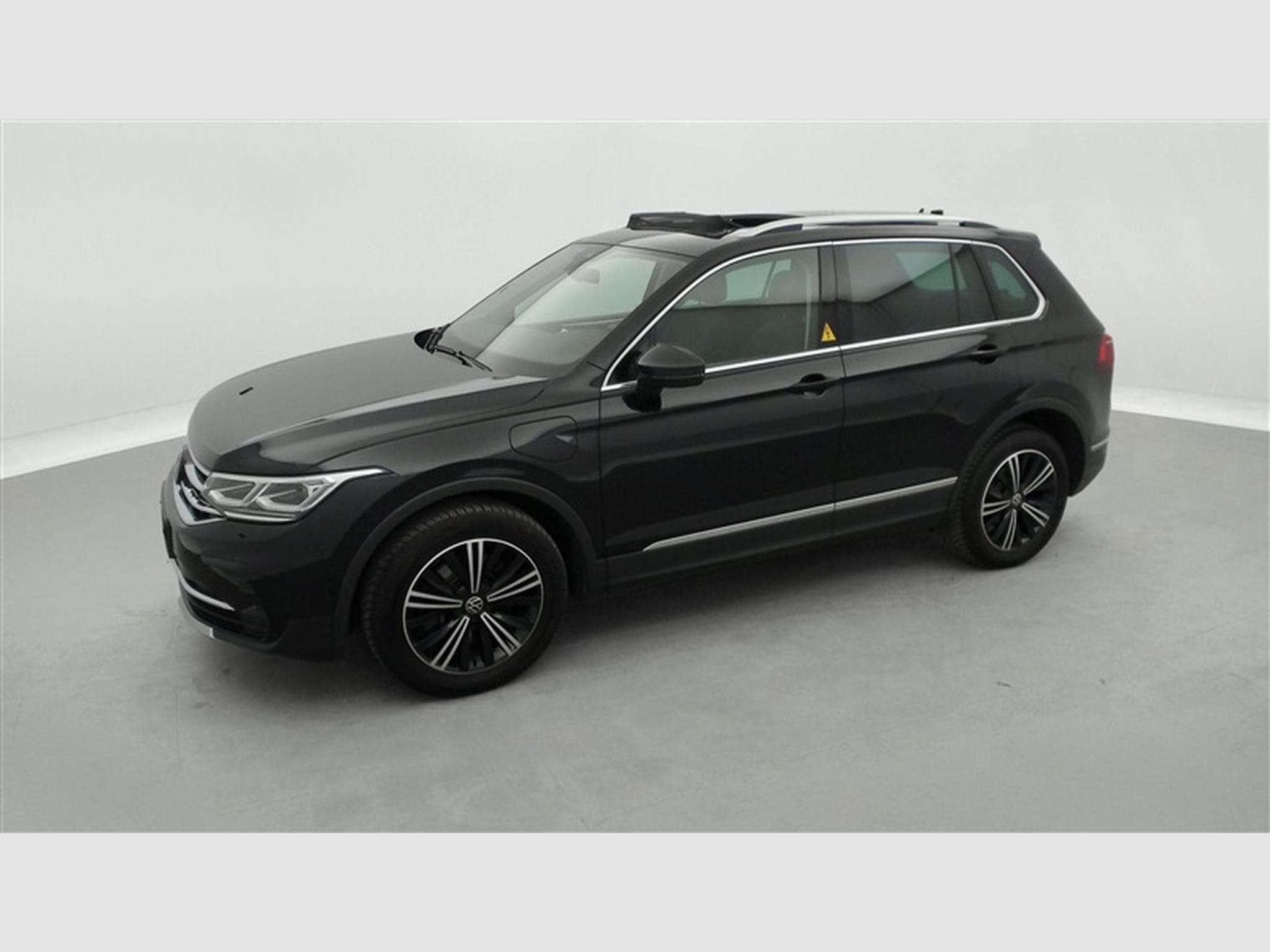 VW Tiguan eHybrid 1.4 Elegance NAVI / CARPLAY / TO PANO / CAMERA360° (2023) - Photo 22