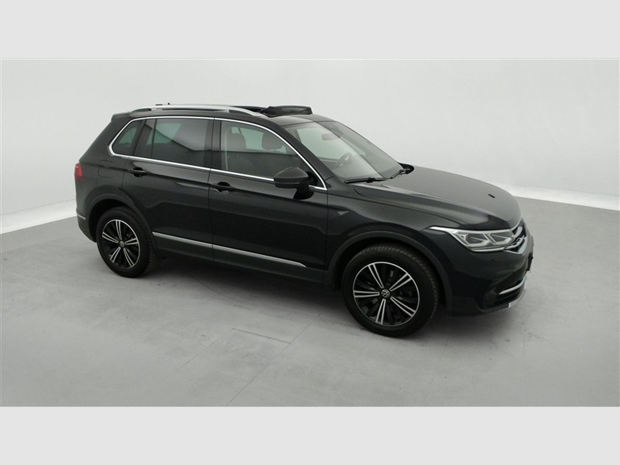 VW Tiguan eHybrid 1.4 Elegance NAVI / CARPLAY / TO PANO / CAMERA360° (2023) - Photo 24