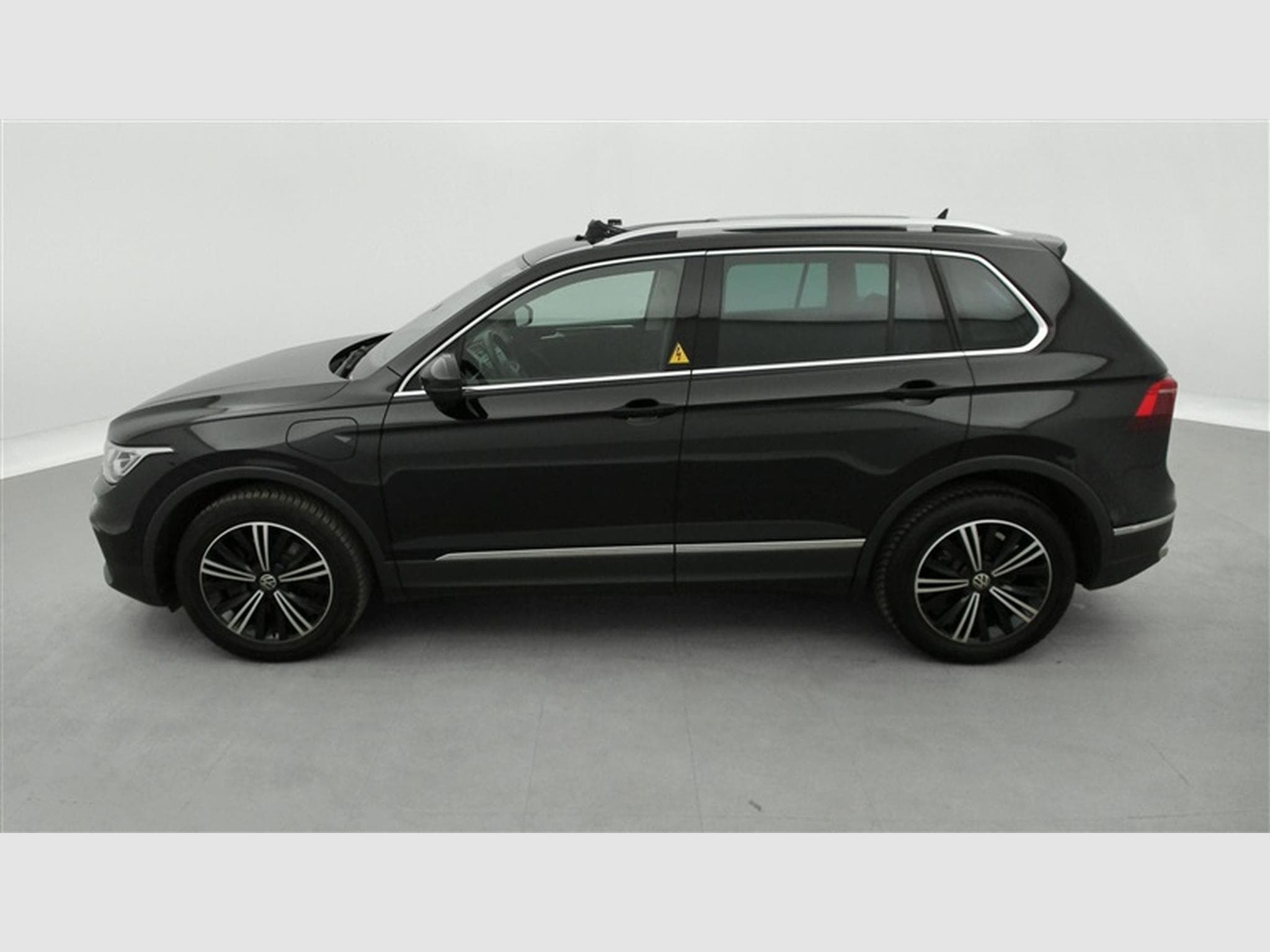 VW Tiguan eHybrid 1.4 Elegance NAVI / CARPLAY / TO PANO / CAMERA360° (2023) - Photo 3