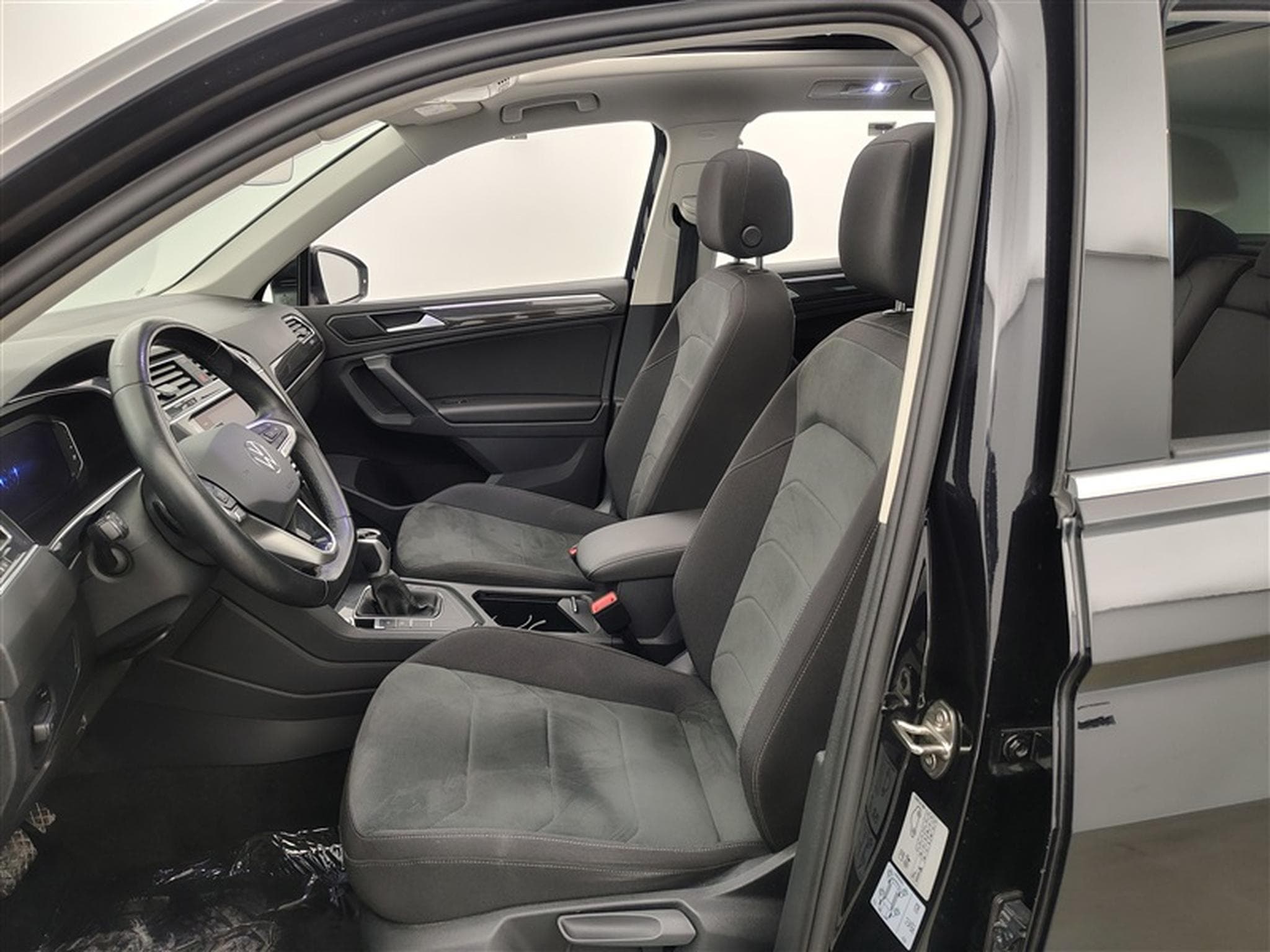 VW Tiguan eHybrid 1.4 Elegance NAVI / CARPLAY / TO PANO / CAMERA360° (2023) - Photo 7